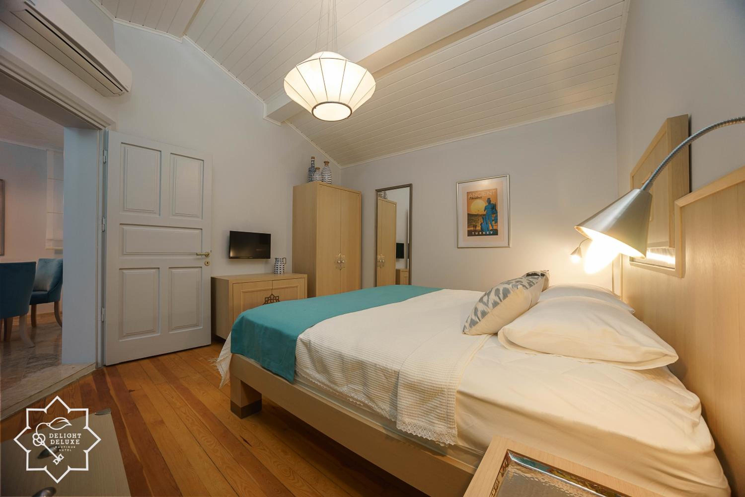 Delight Deluxe Hotel - Image 45