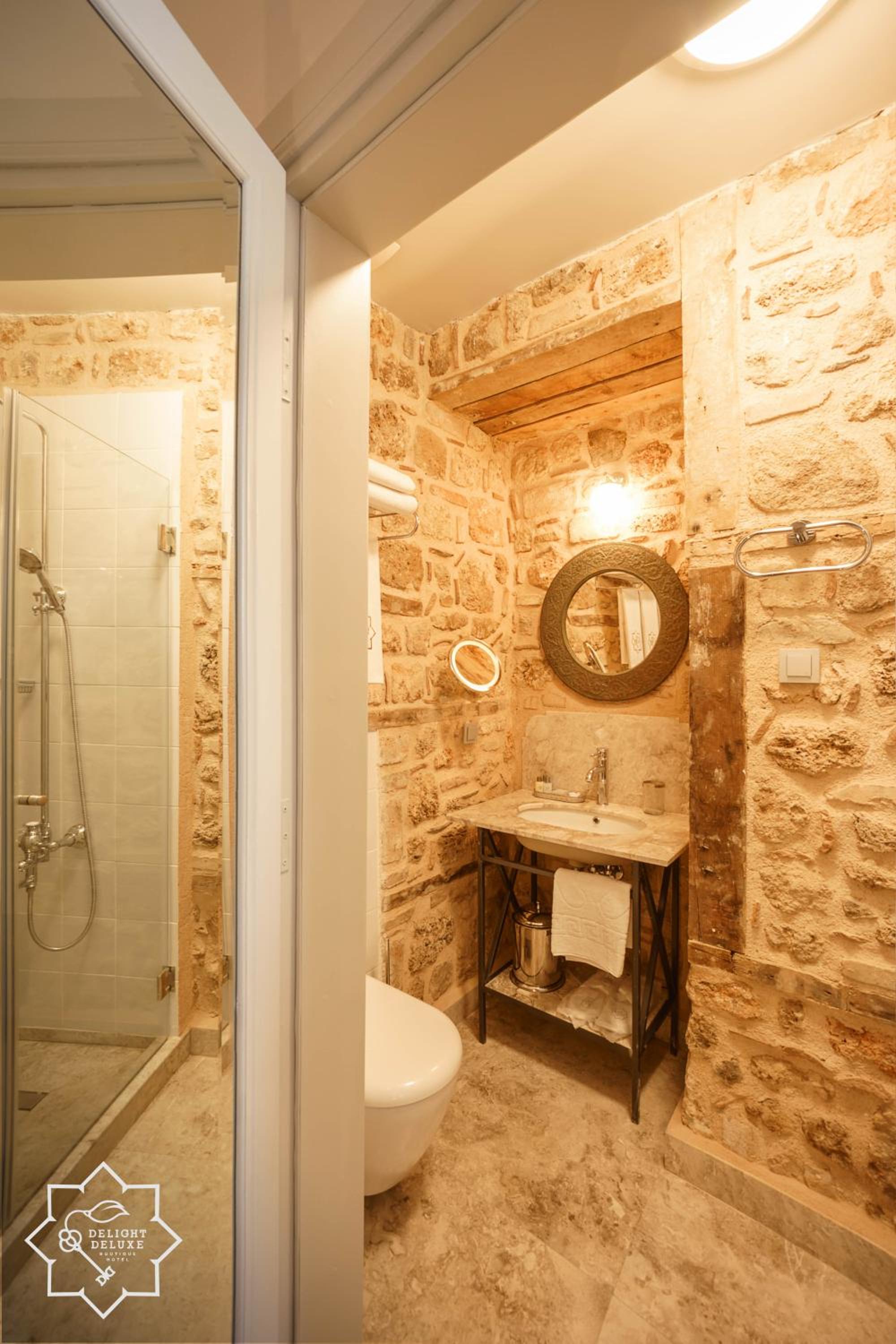 Delight Deluxe Hotel - Image 43