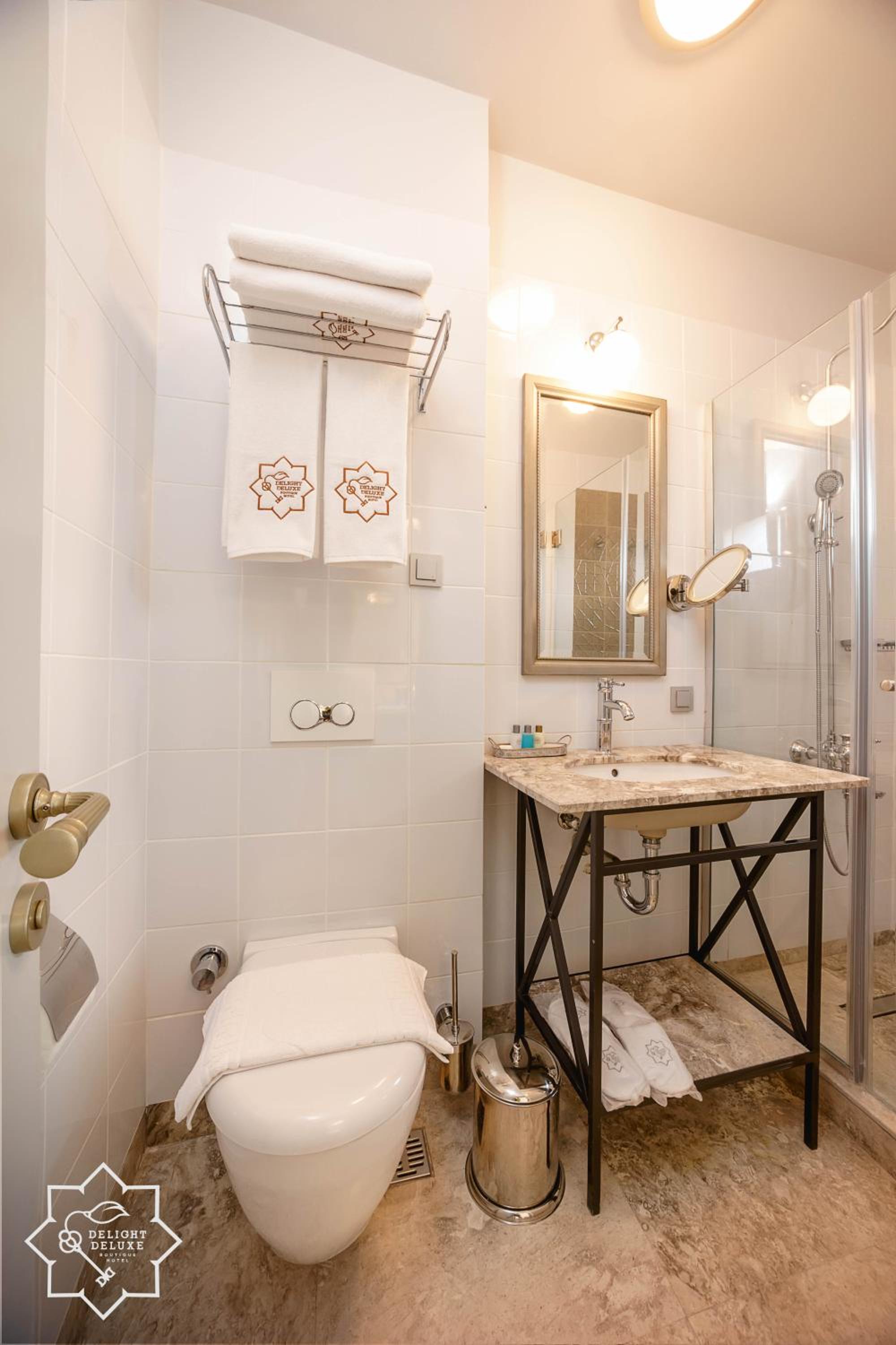 Delight Deluxe Hotel - Image 37