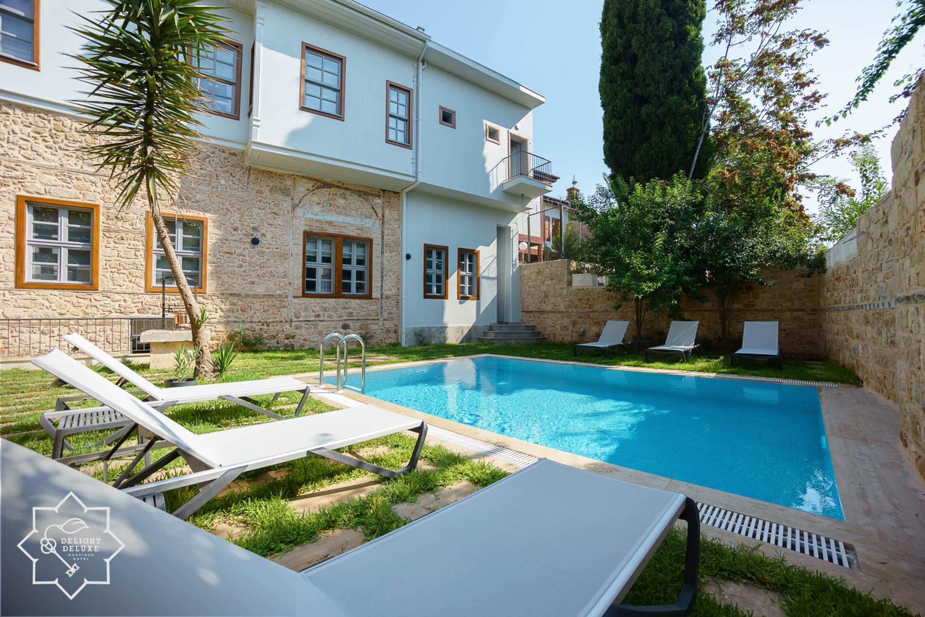 Delight Deluxe Hotel - Image 47