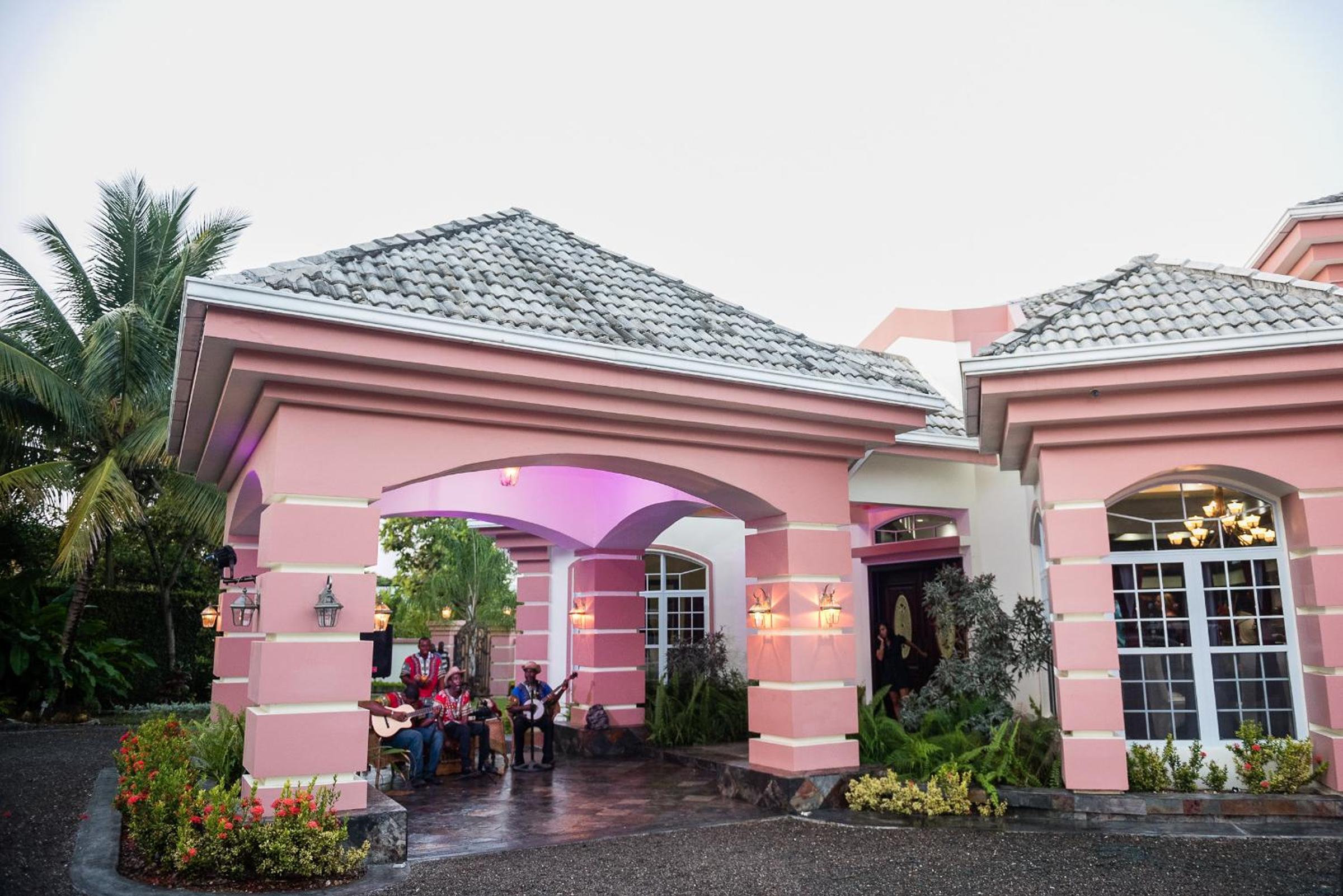 Villa Dora Mae