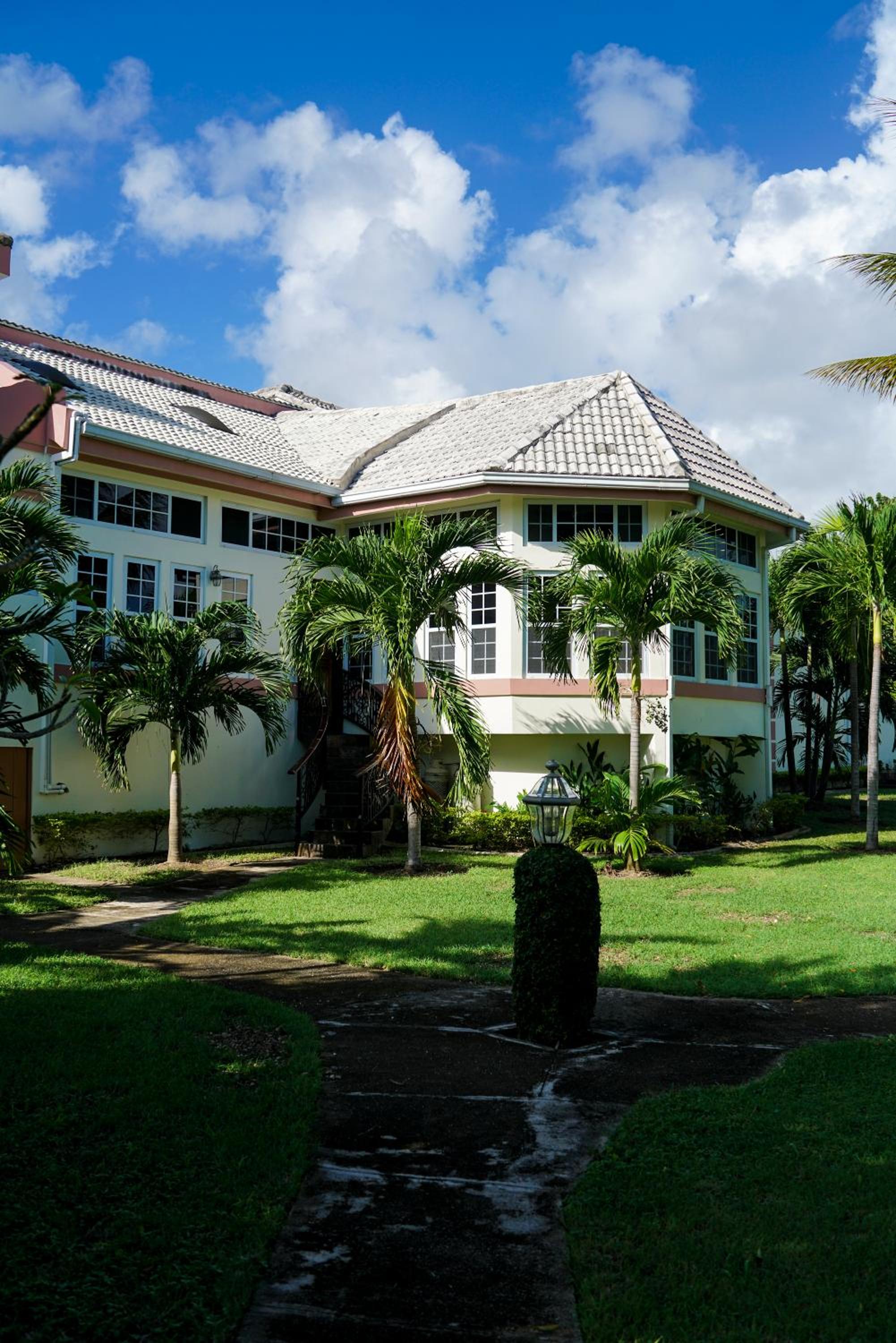 Villa Dora Mae