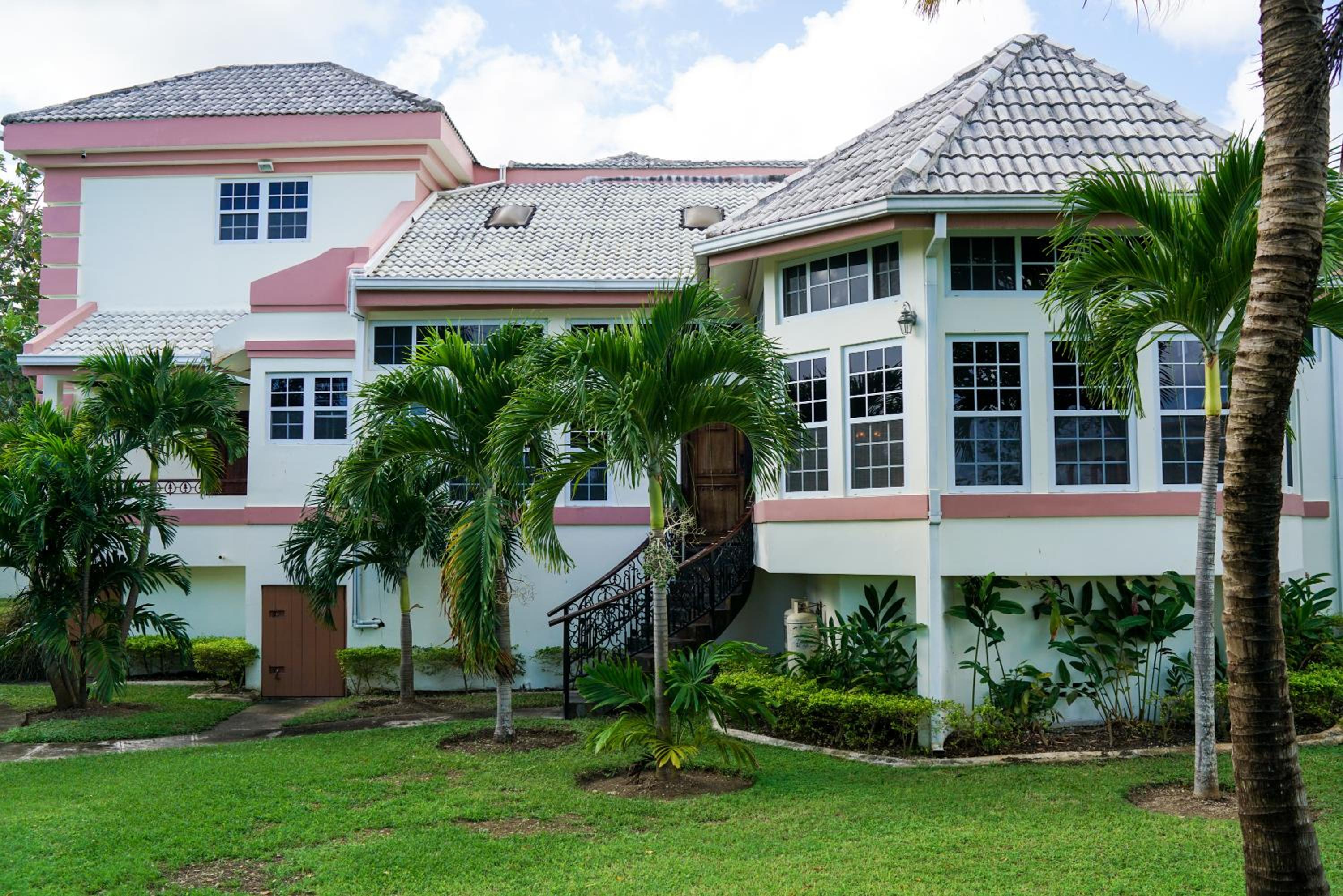Villa Dora Mae