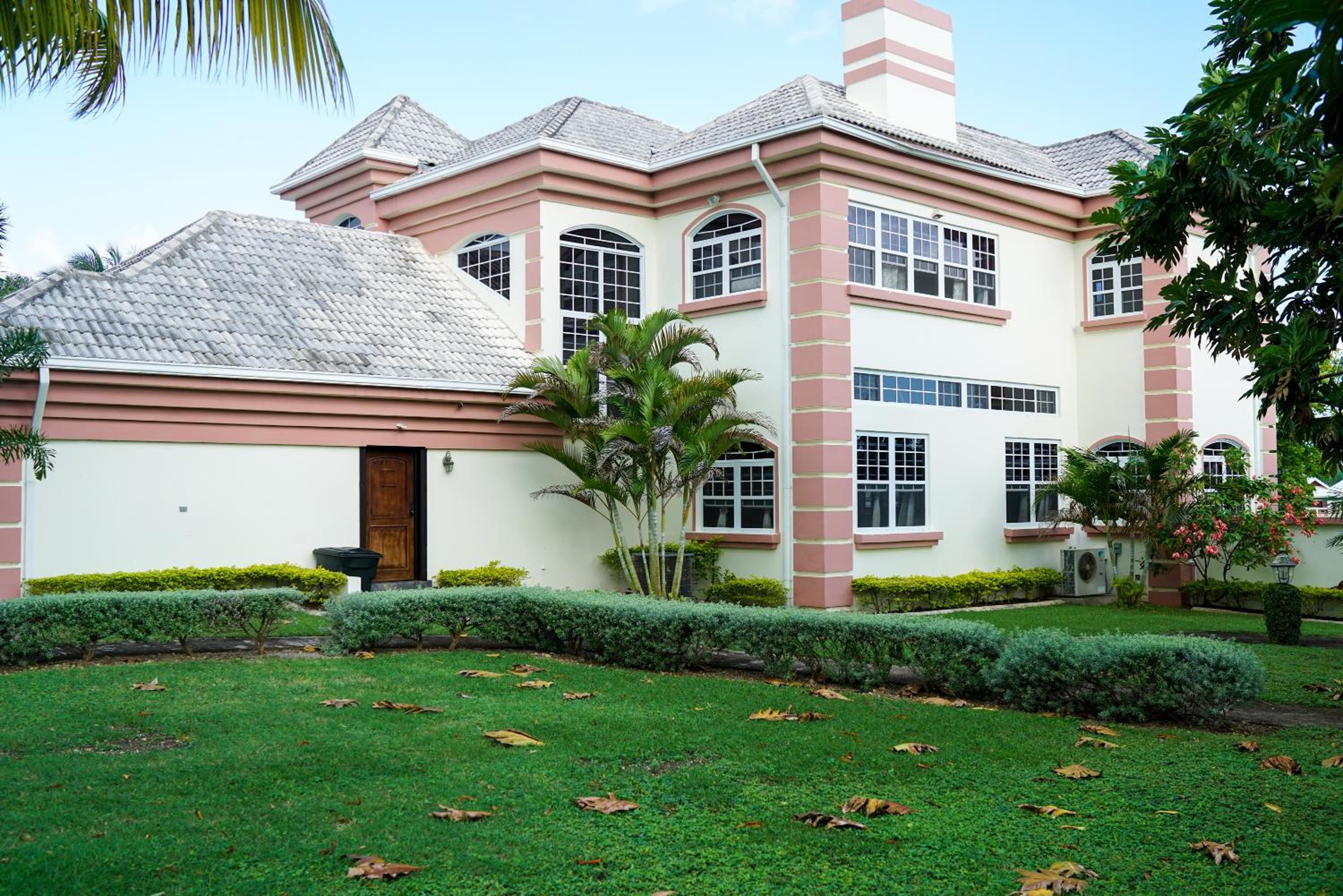 Villa Dora Mae