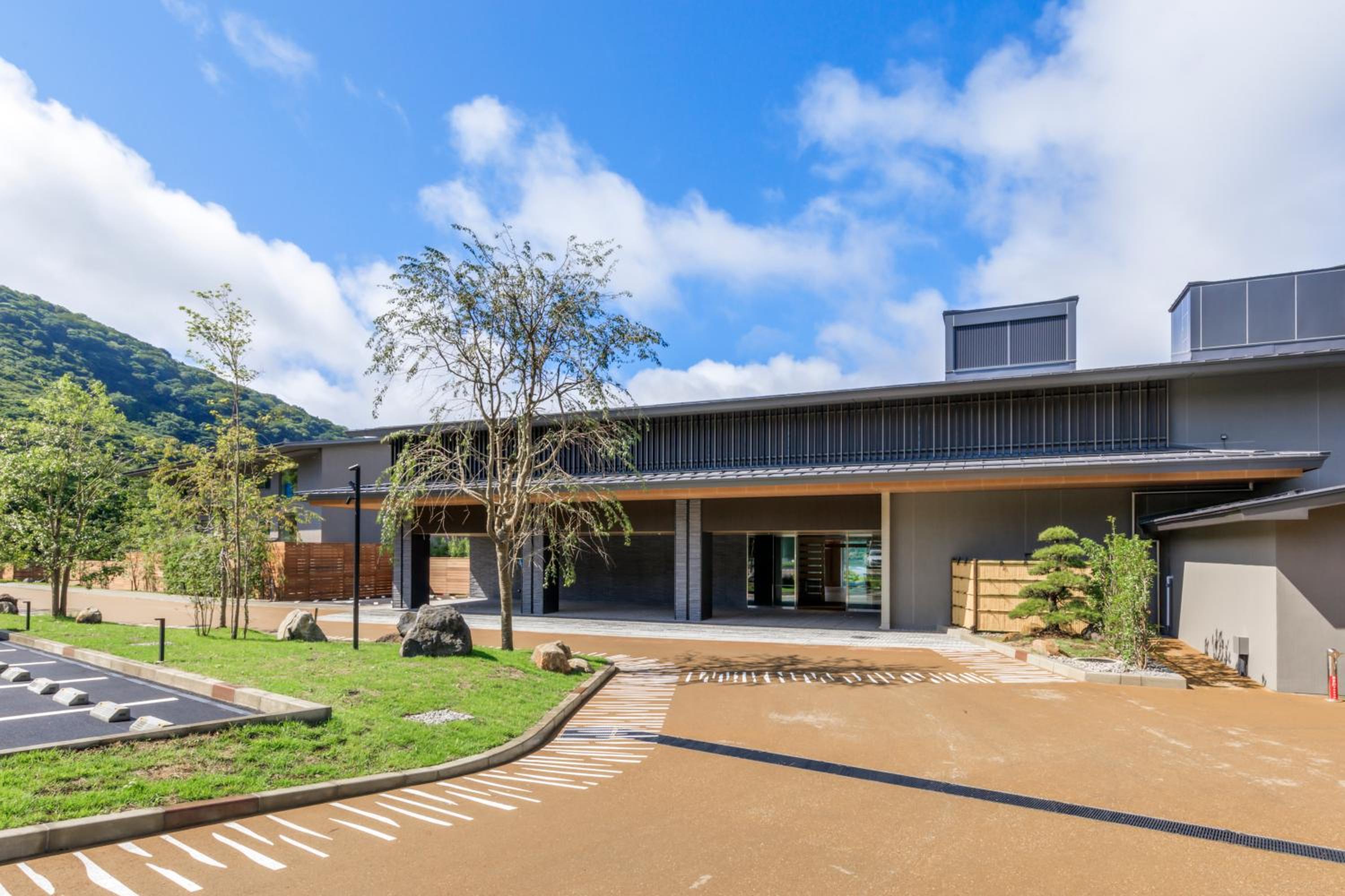 Hotel Hakone Ashinoko Hanaori - Image 1