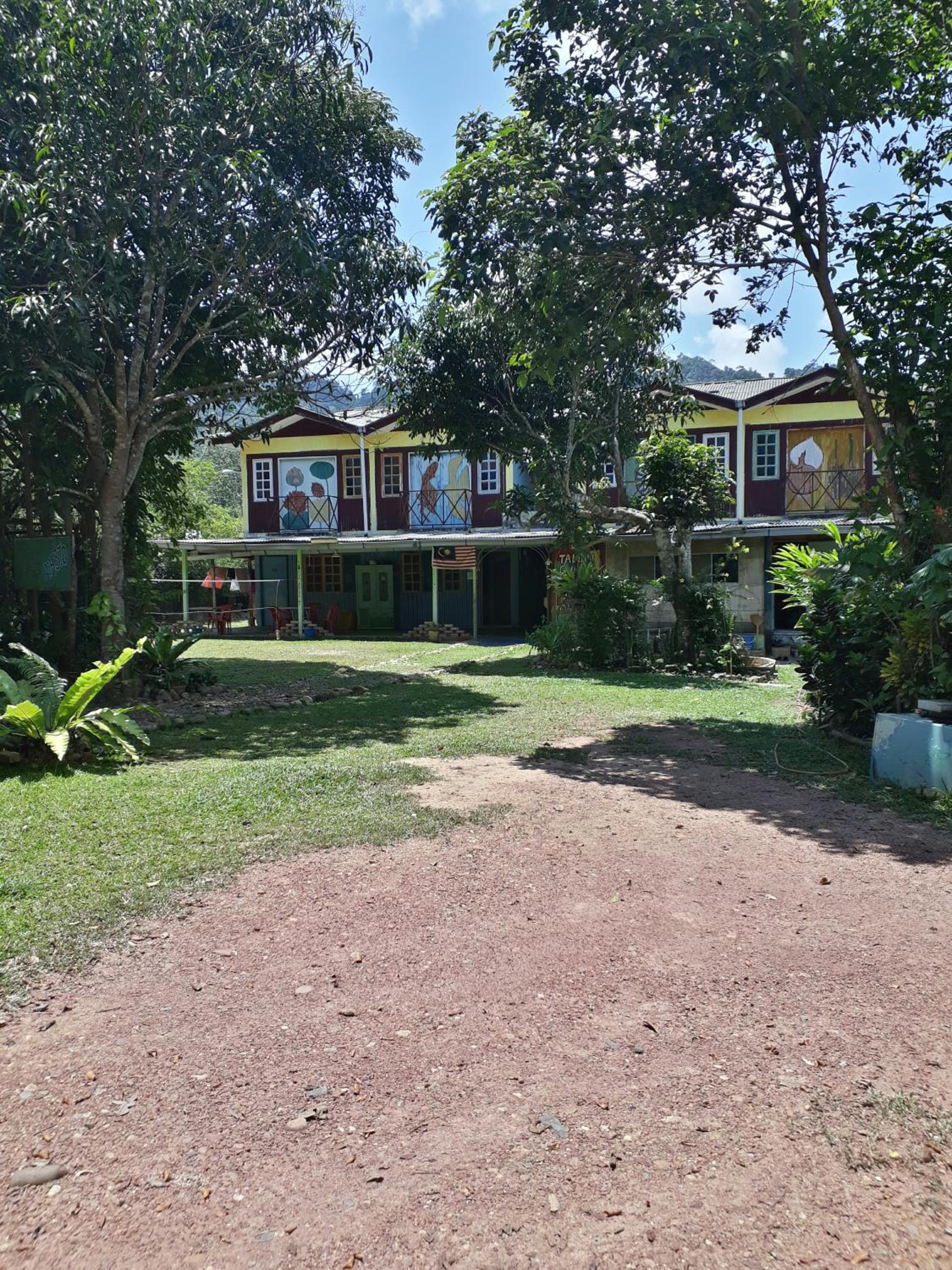 Tahan Guest House photo 1