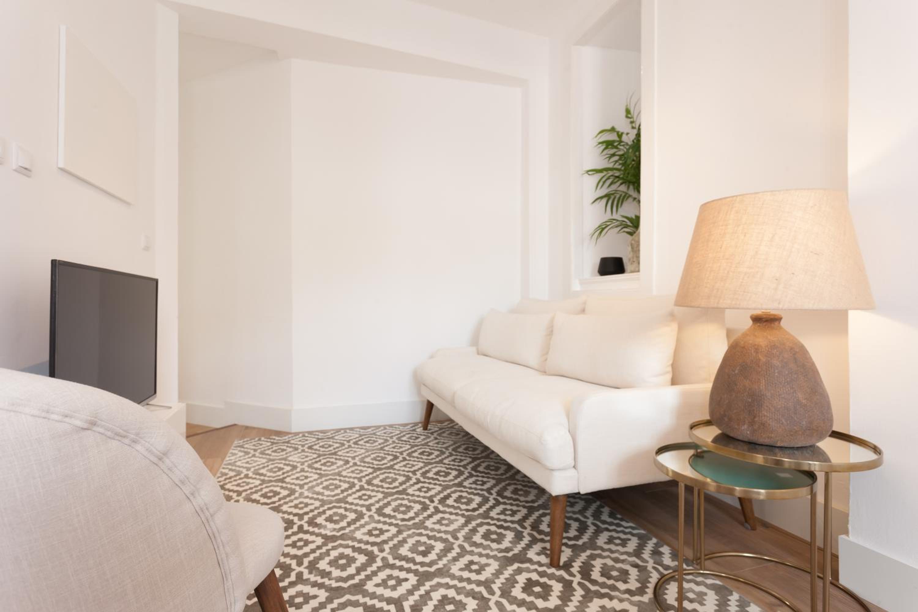 Your Lisbon Home Santa Apolonia view 3