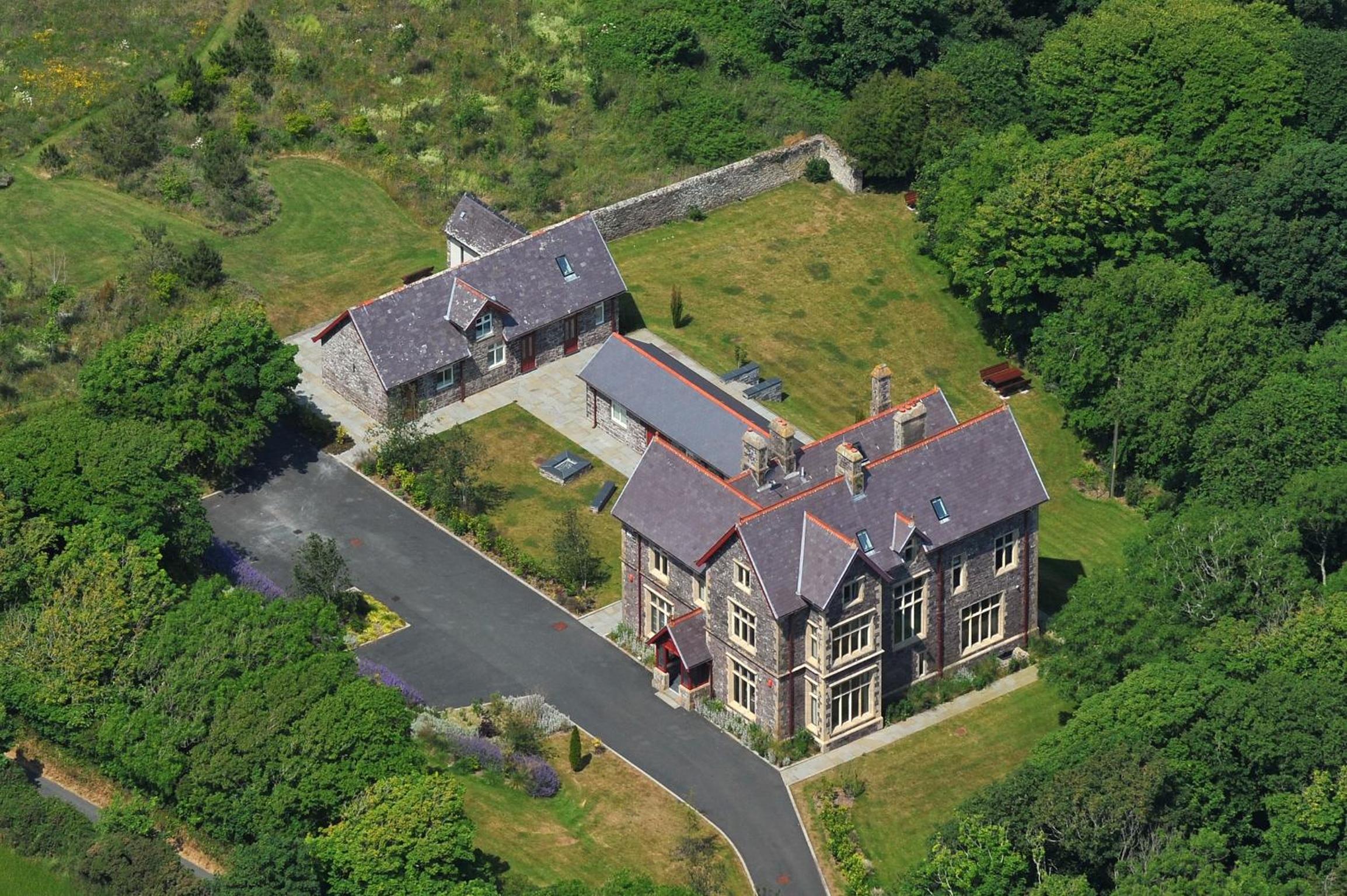 Penrhiw Priory