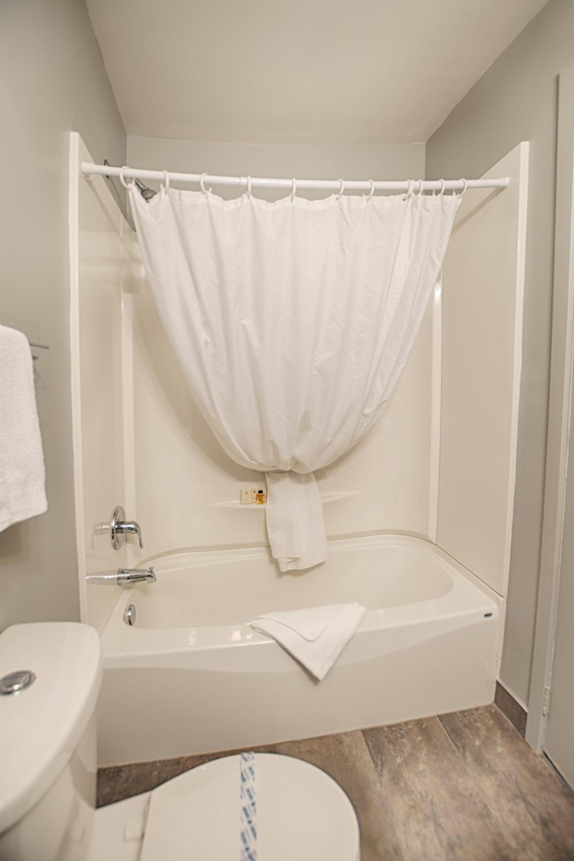 Le Fabreville Motel  Suites - Property Image 11