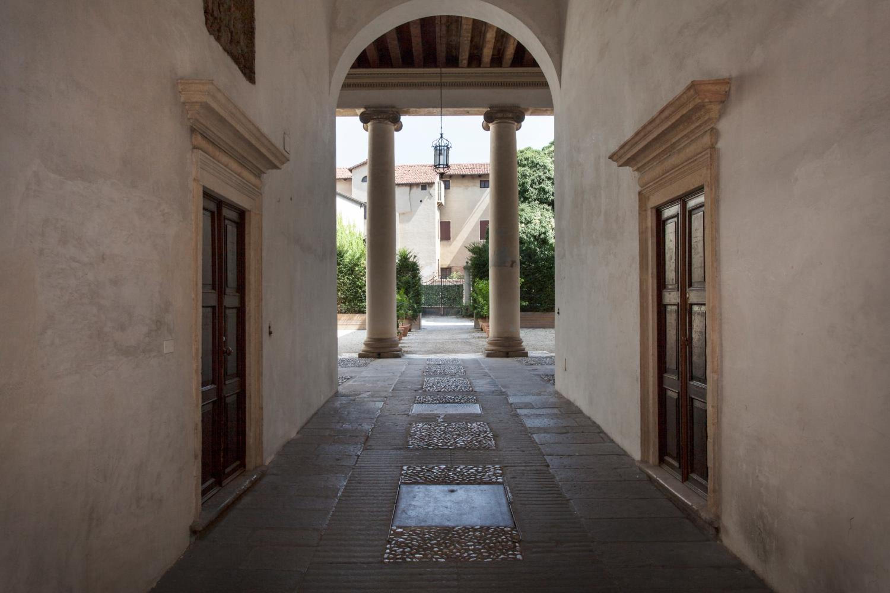 Palazzo Valmarana Braga view 3