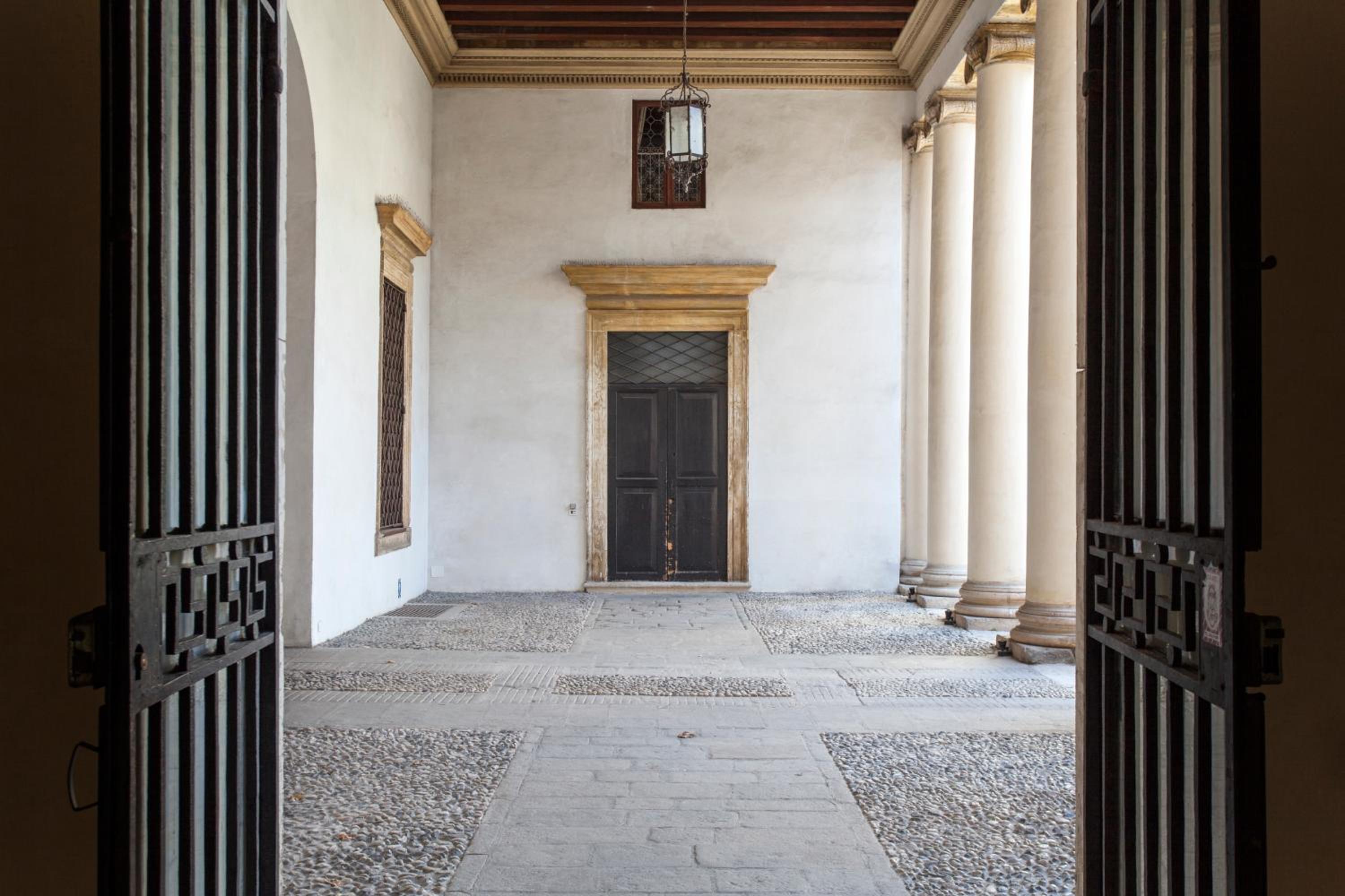 Palazzo Valmarana Braga view 4