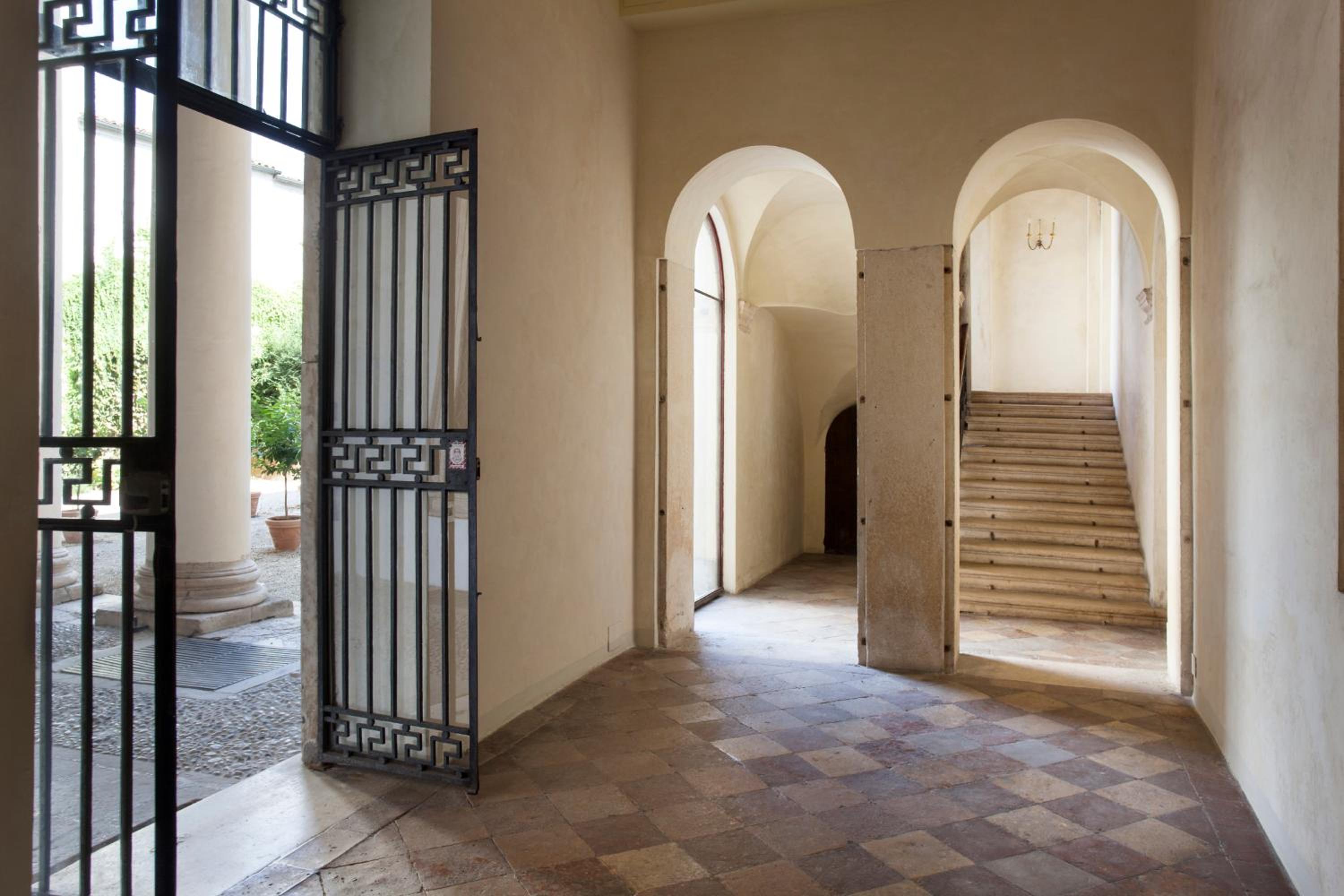 Palazzo Valmarana Braga view 5