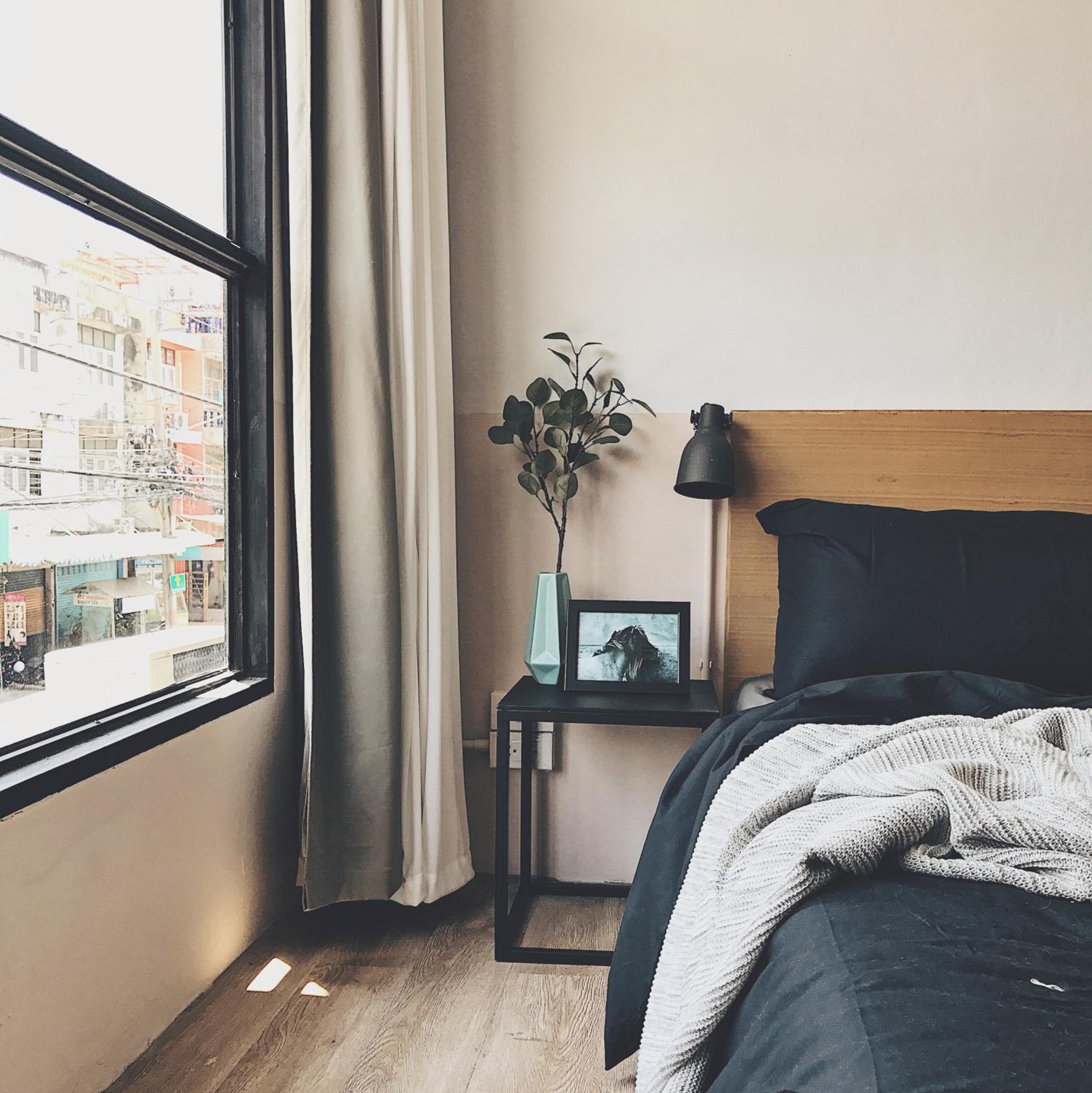 Beige Poshtels + Netflix