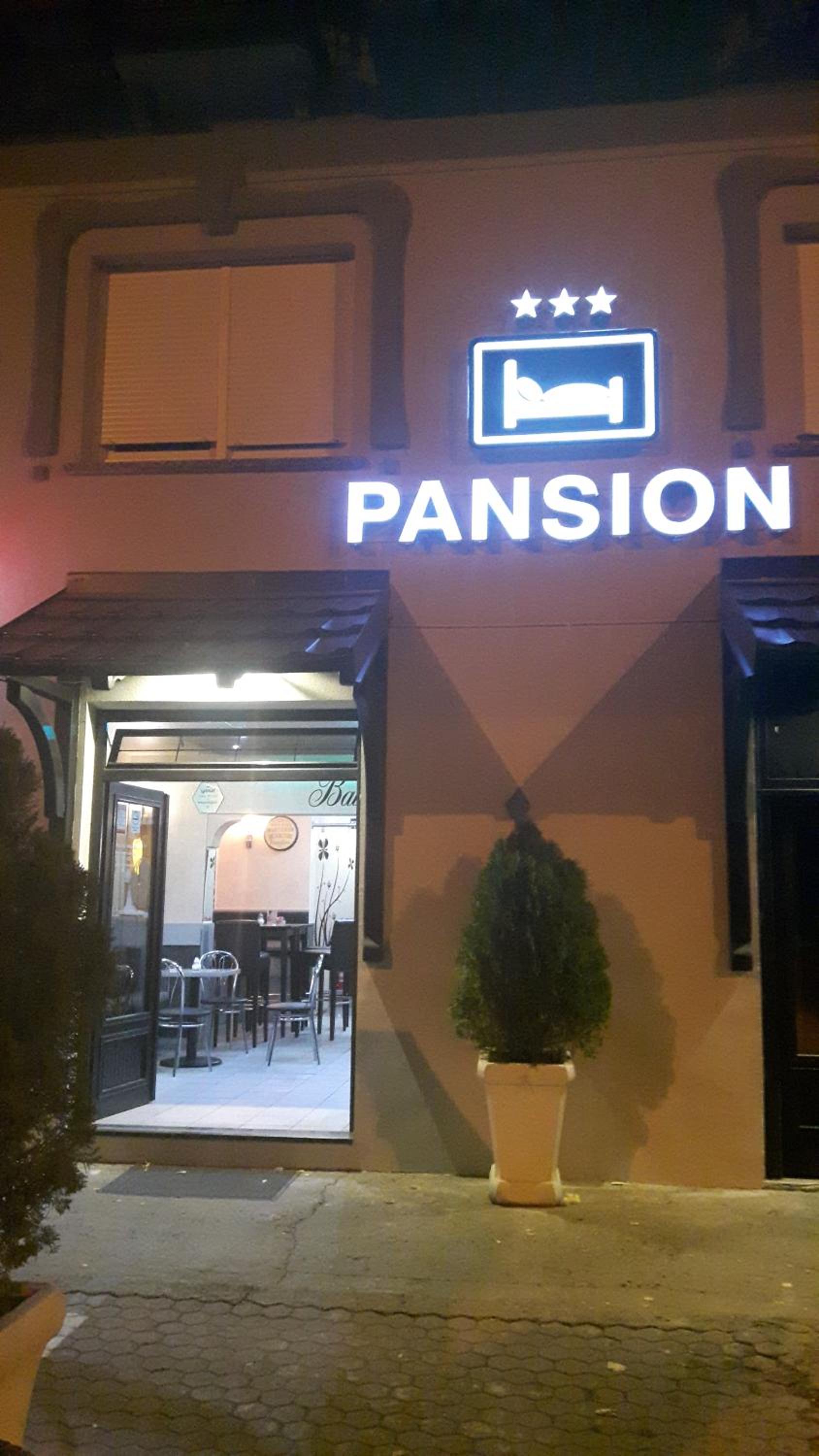 RESTORAN PRENOĆIŠTE CROATIA TURIST