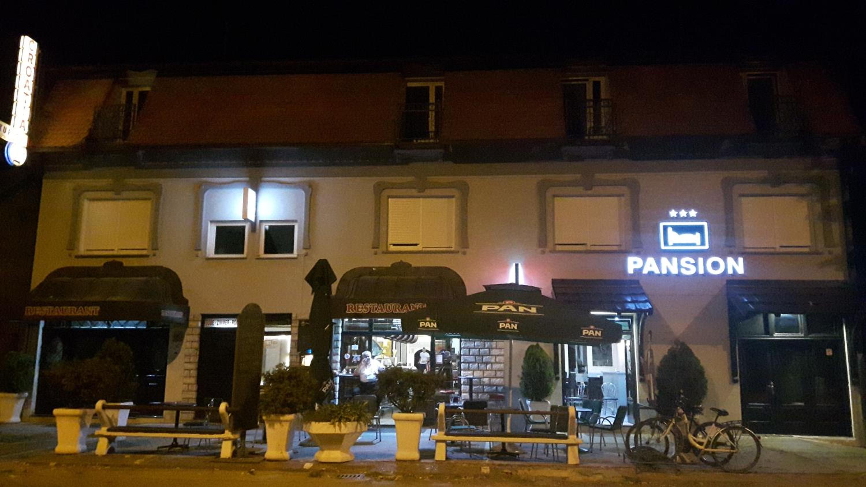 RESTORAN PRENOĆIŠTE CROATIA TURIST