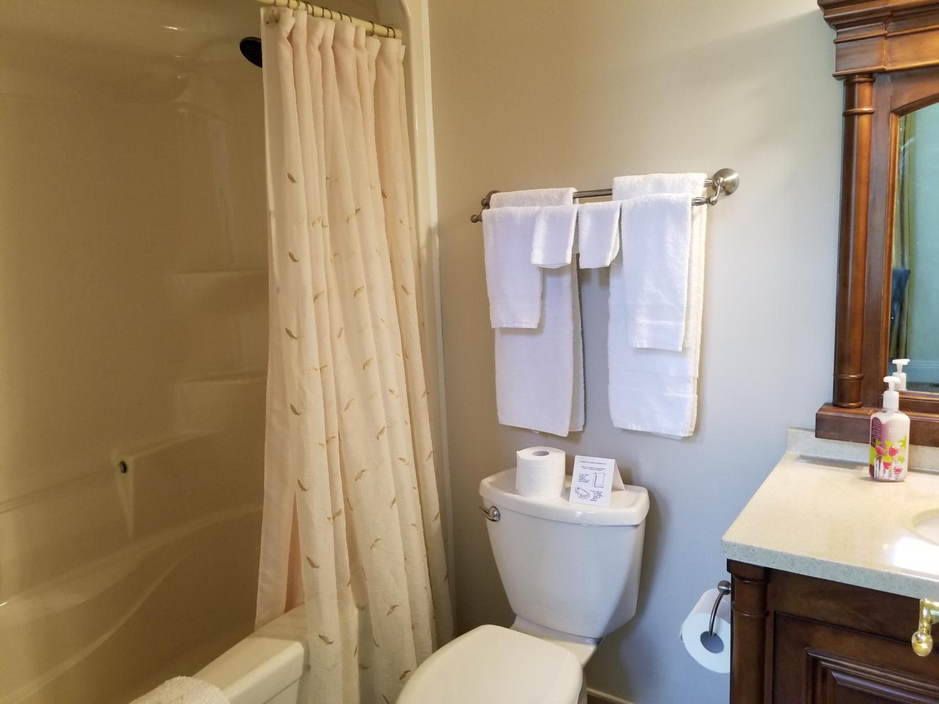 Gananoque Vacations - Riverview BB - Property Image 12
