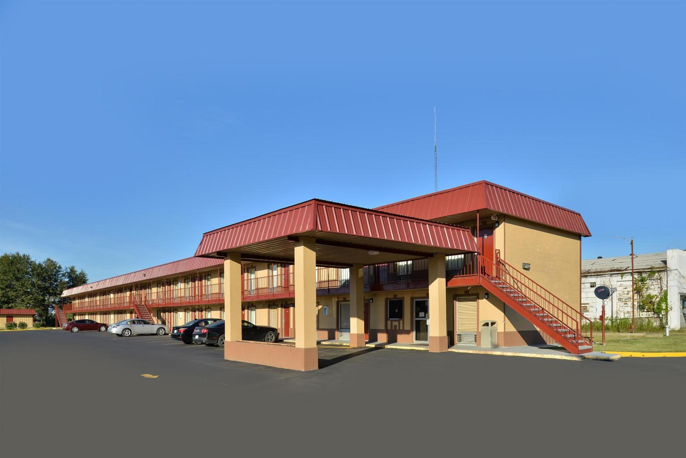 Americas Best Value Inn-Indianola view 2