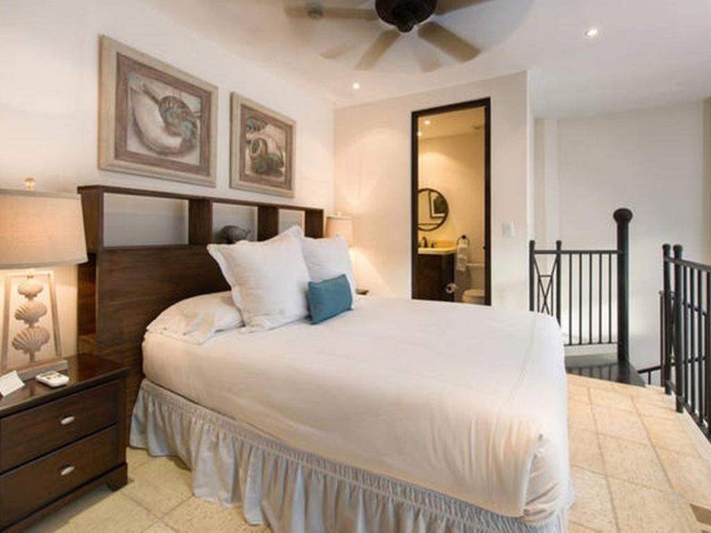 Las Catalinas Loft - for up to 4 people just steps from the beach