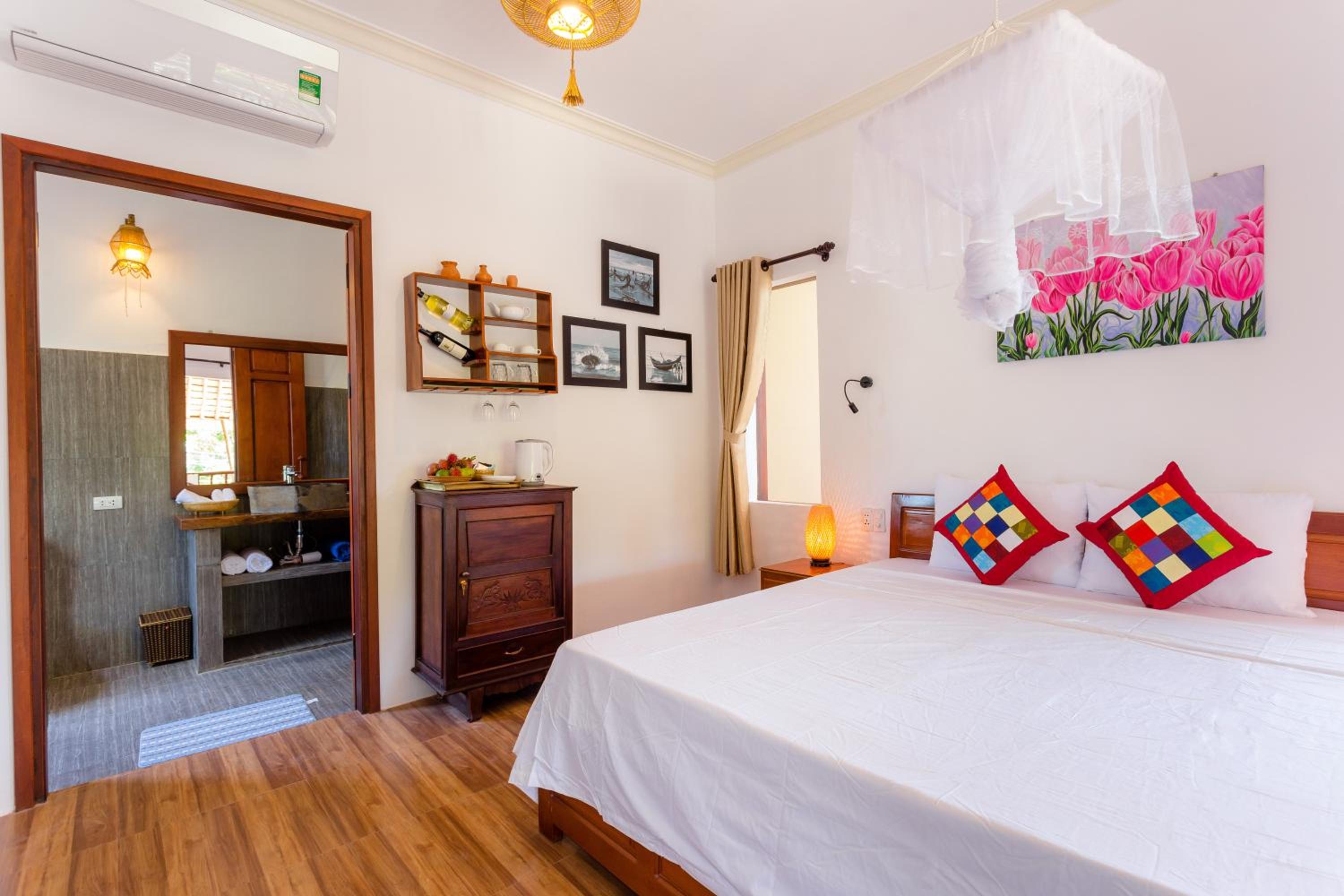 Red Flower Cottages Homestay