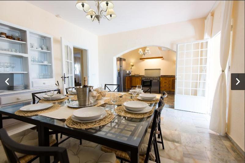 Villa Buenavista Malaga - sea view, private heated pool, spa, 5 bedrooms