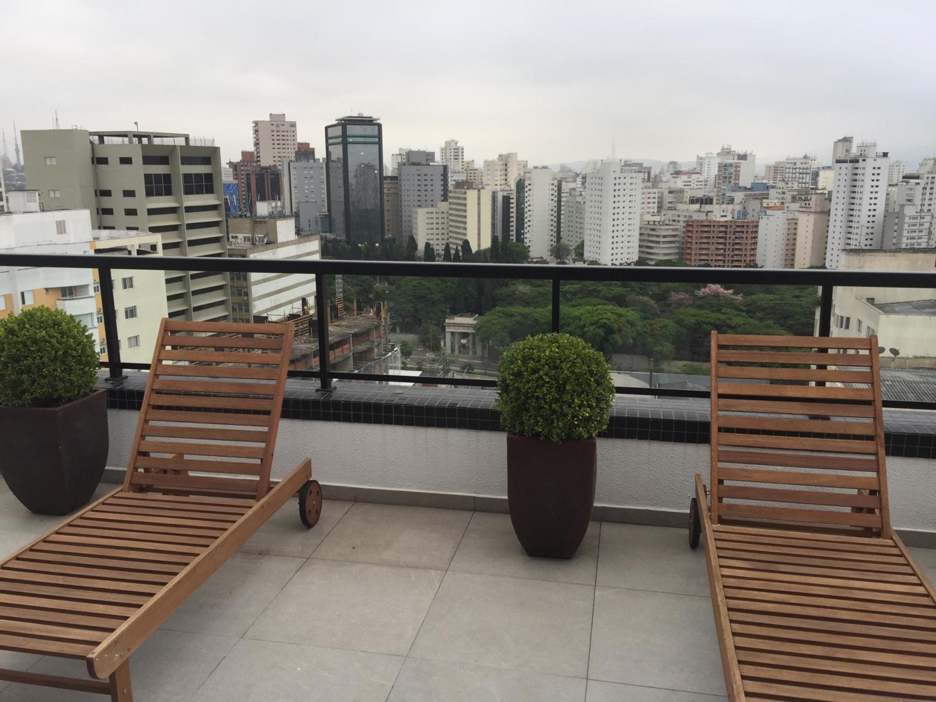 Roof Top Bela Cintra Residence view 5