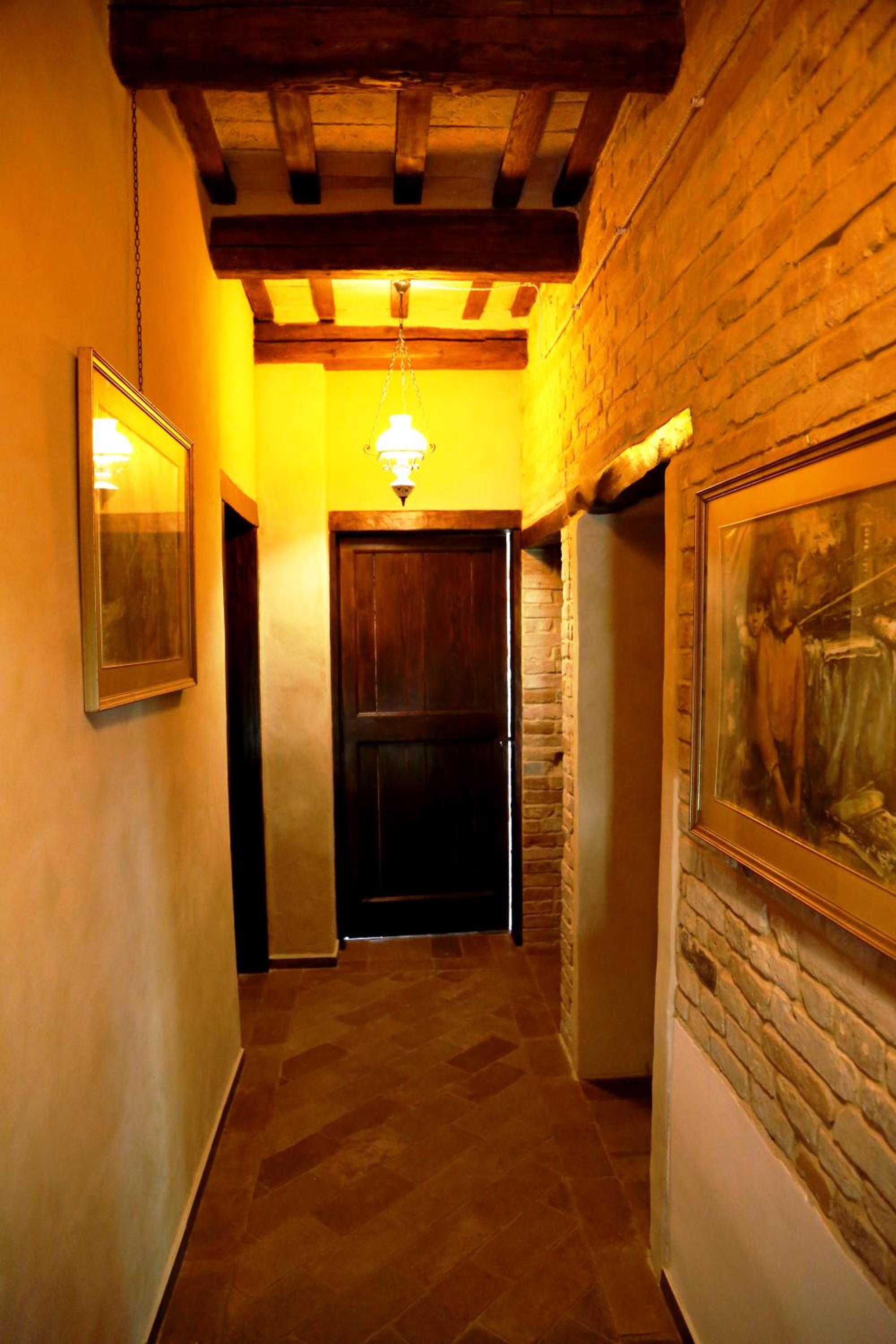 B&B Mik e Ramo view 3