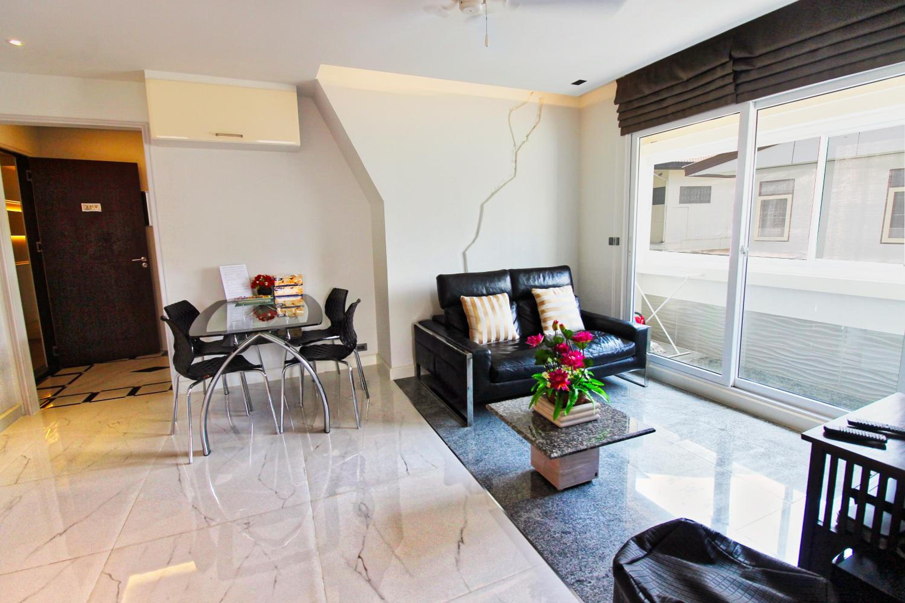 Viengping Mansion Chiang Mai - Heart of Nimman, Shopping & Cafes