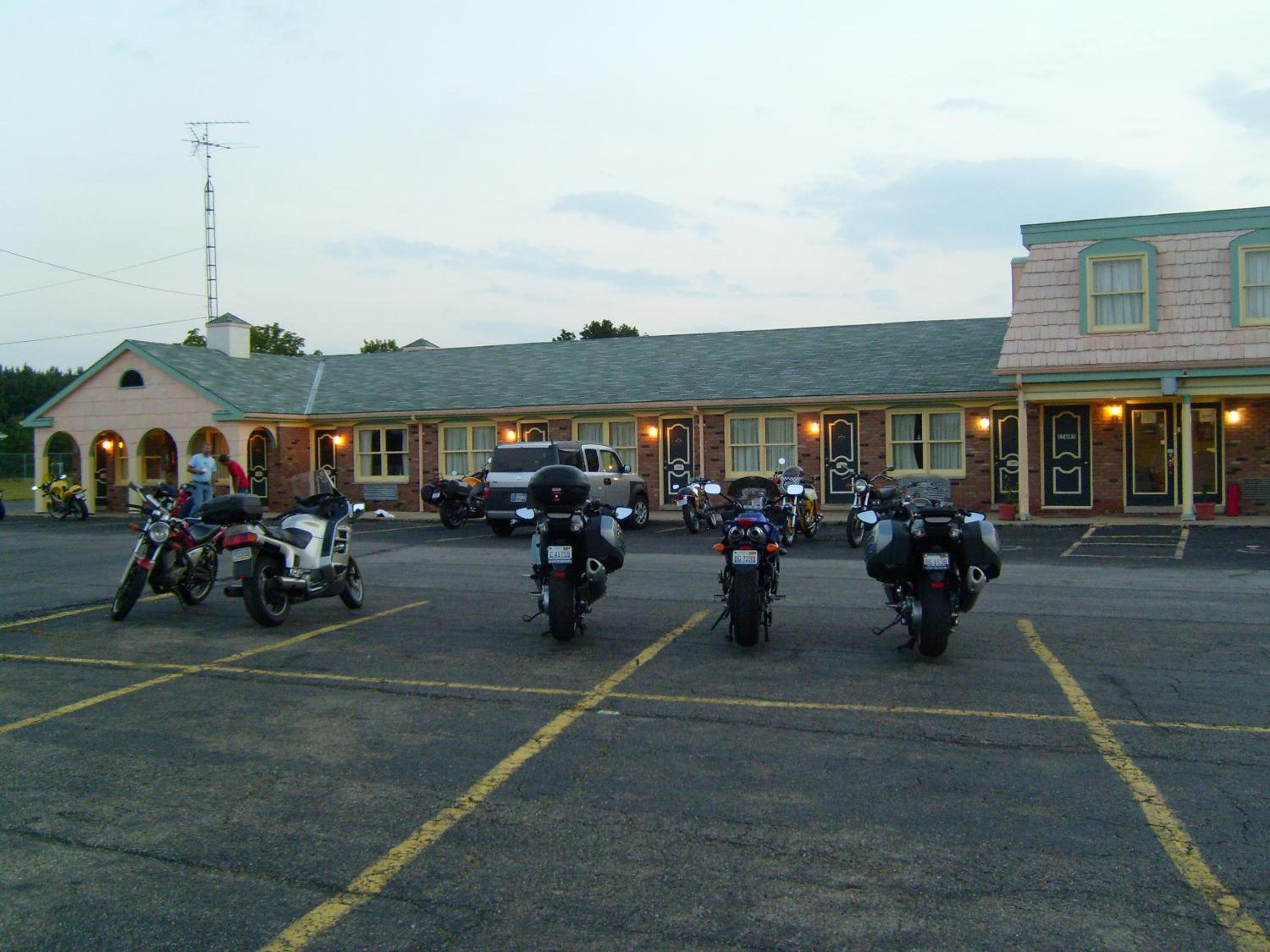 Relax Inn - Shelby