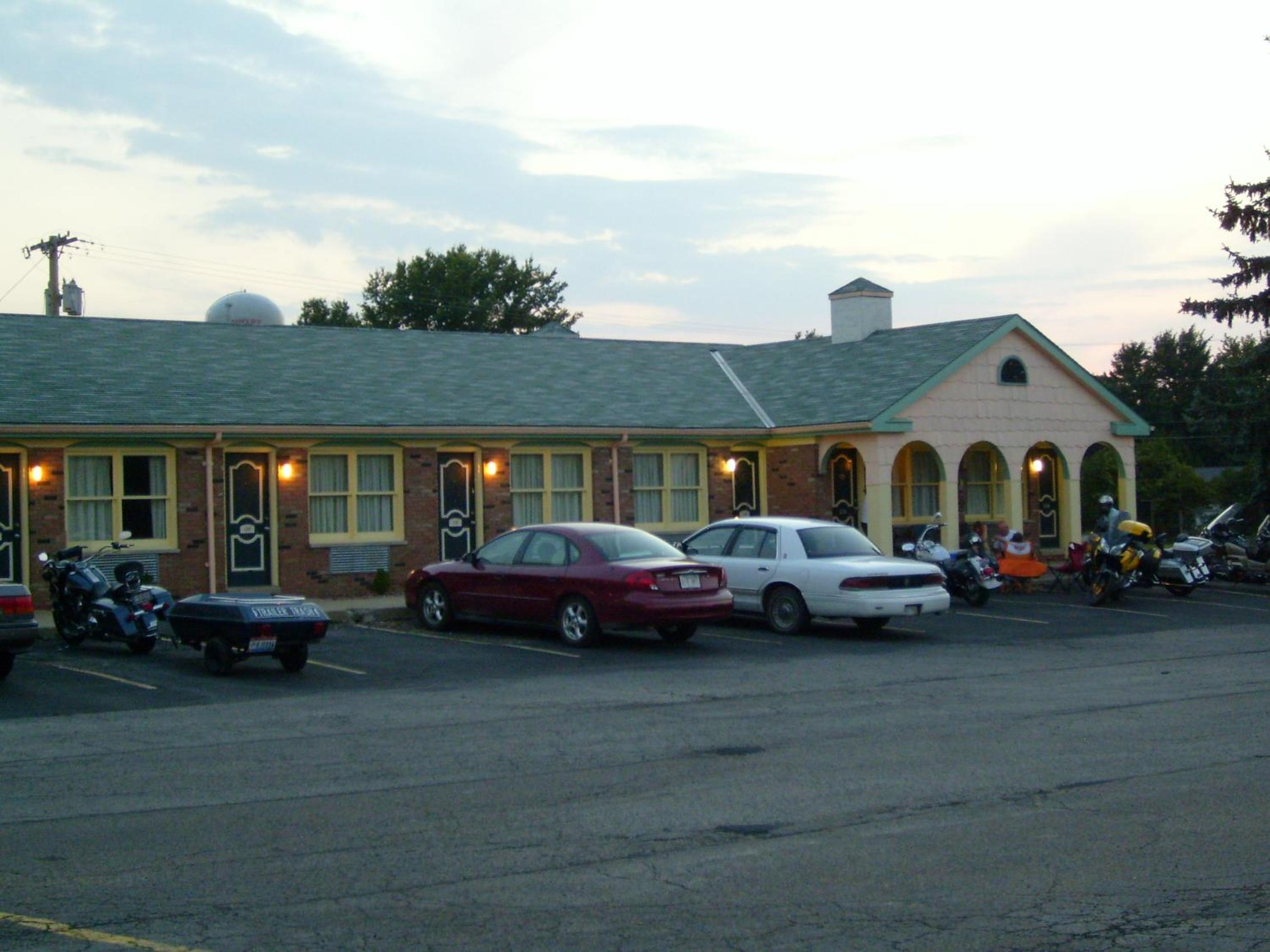 Relax Inn - Shelby