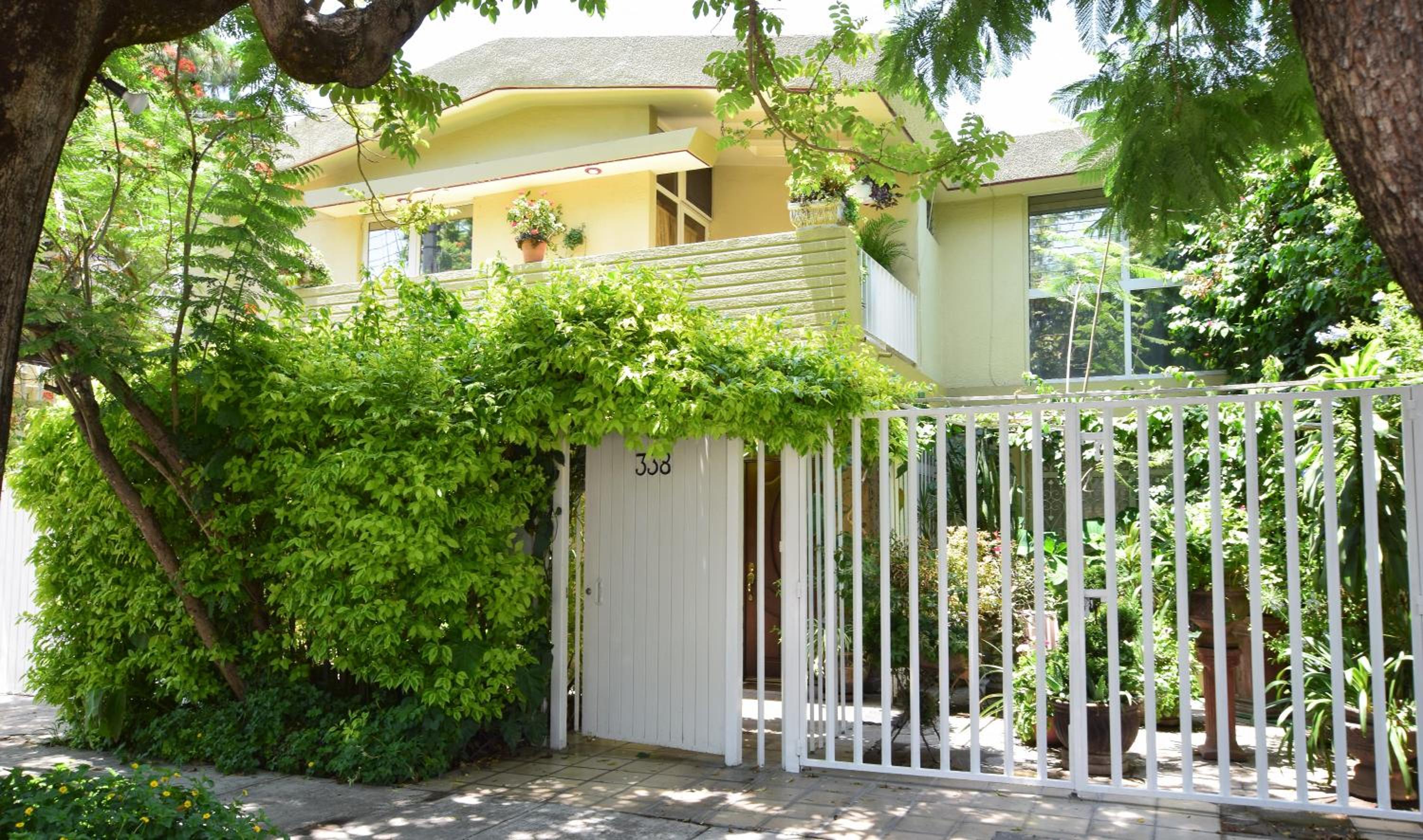 Dickinson Guest House, Guadalajara Expo