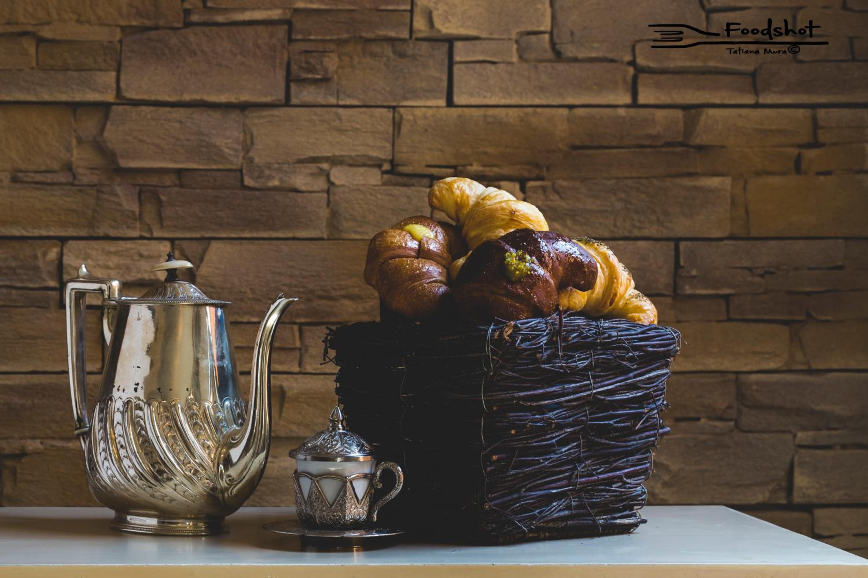 051 Room & Breakfast