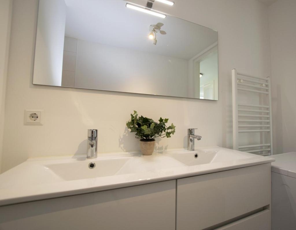 White Moon Apartment