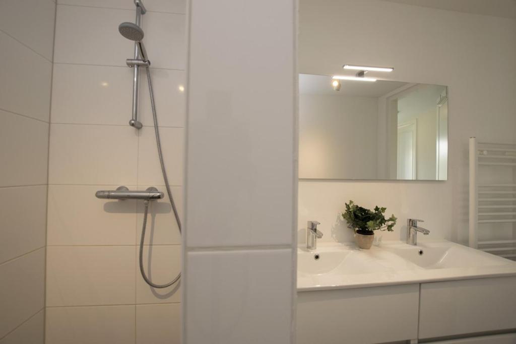 White Moon Apartment