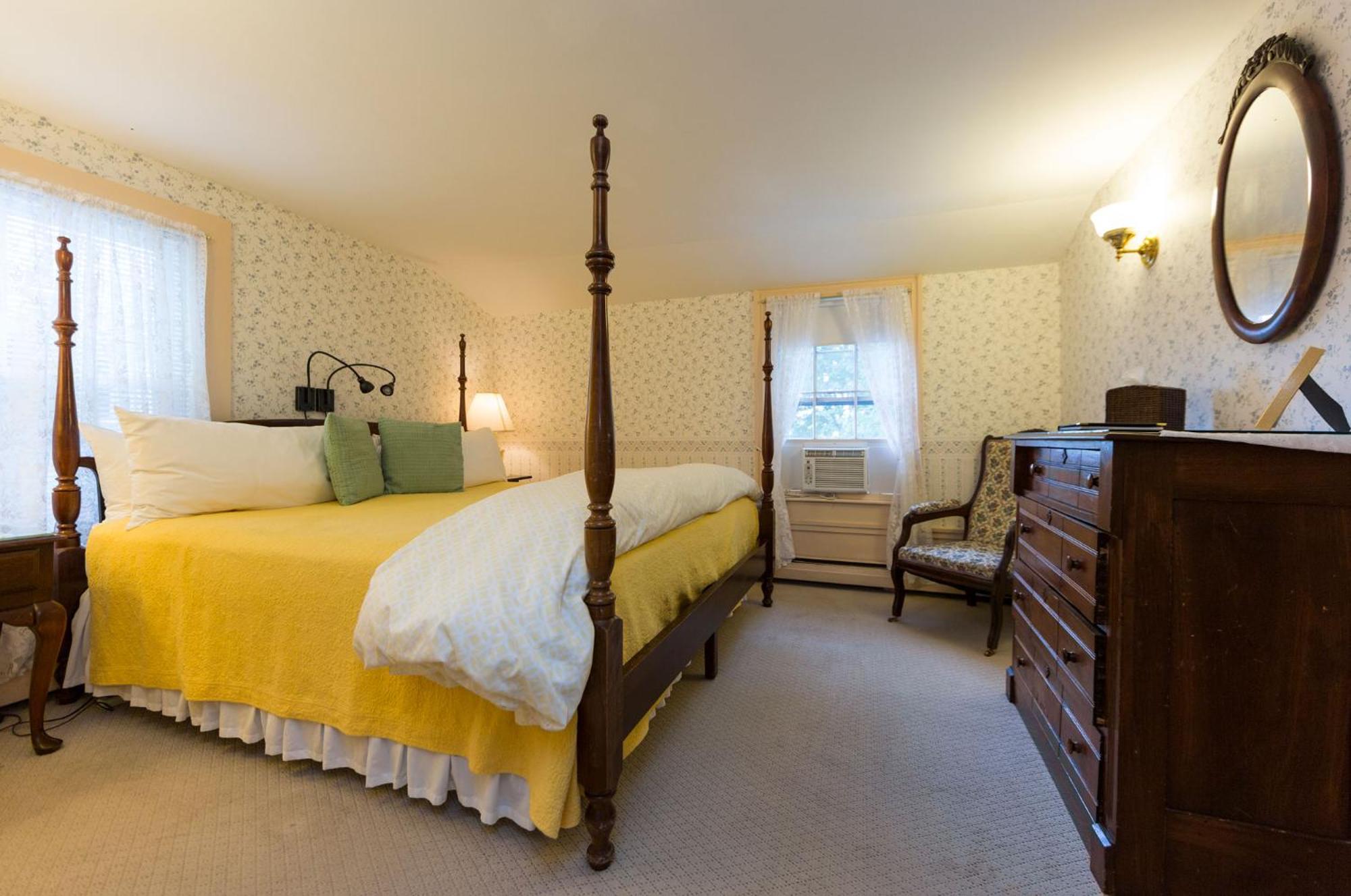 The Elmhurst Inn
