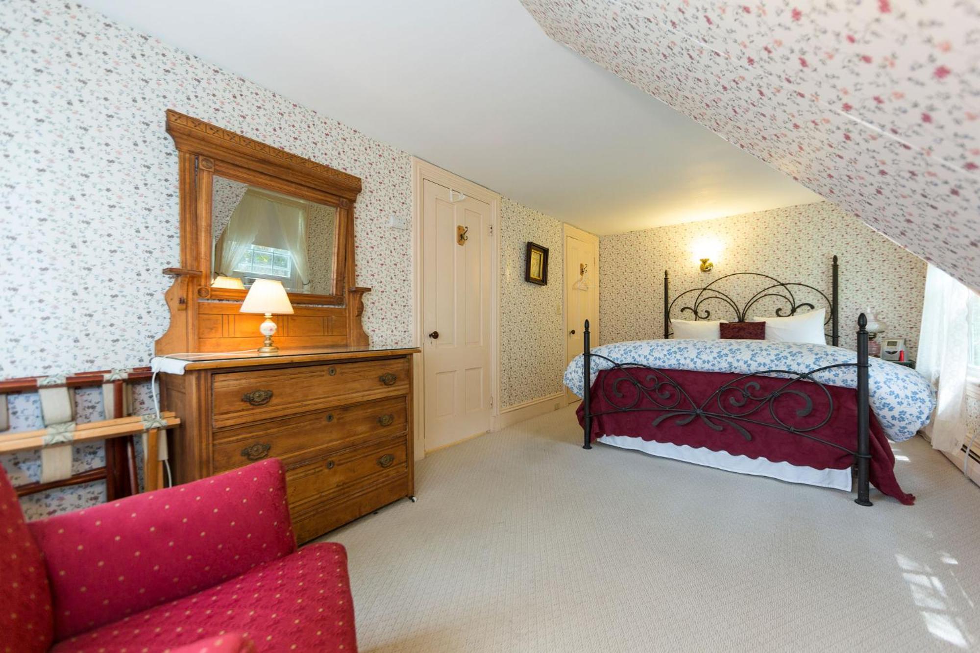 The Elmhurst Inn