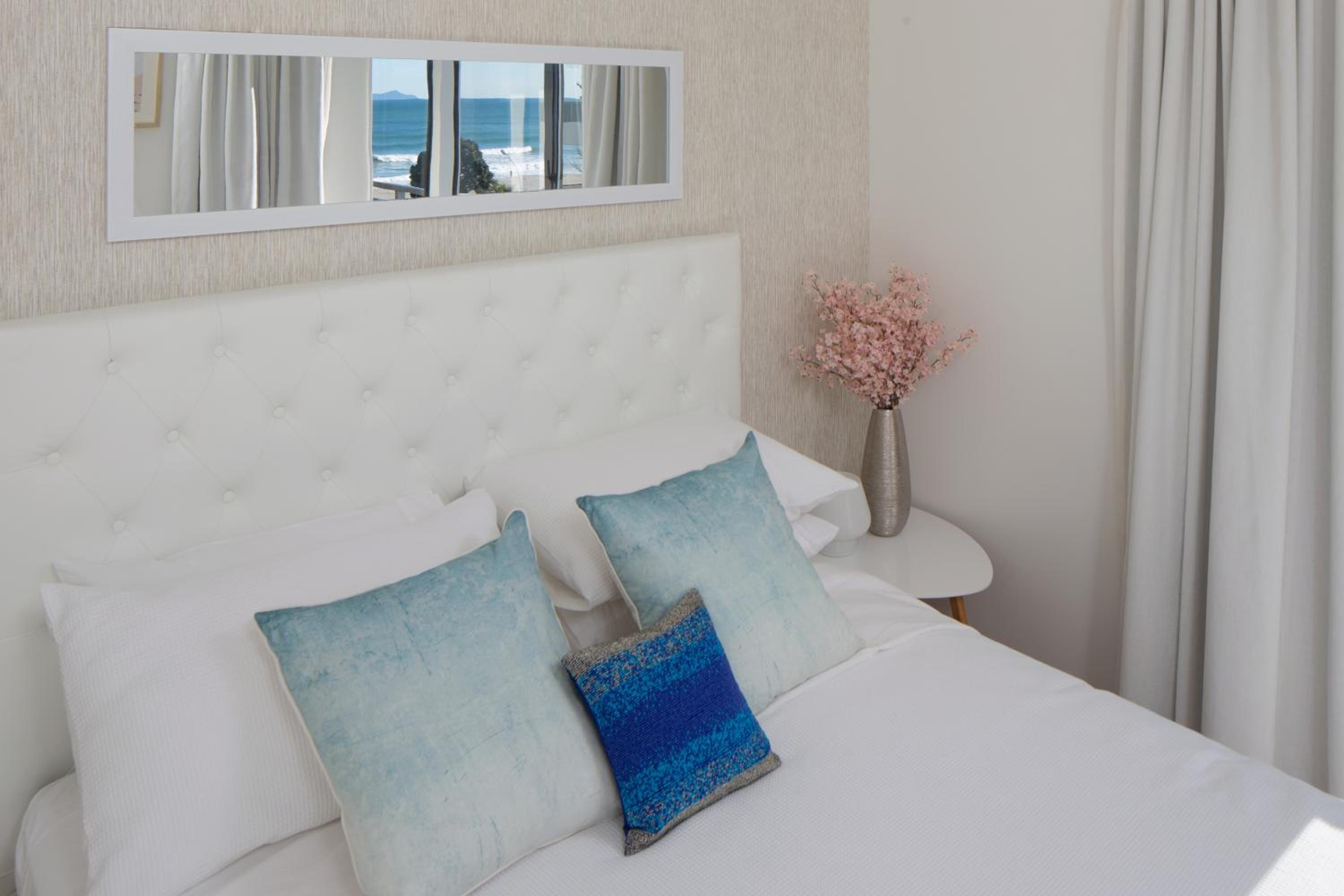 Ocean View Beach Escape - Top Floor Apartments, Mt Maunganui Base