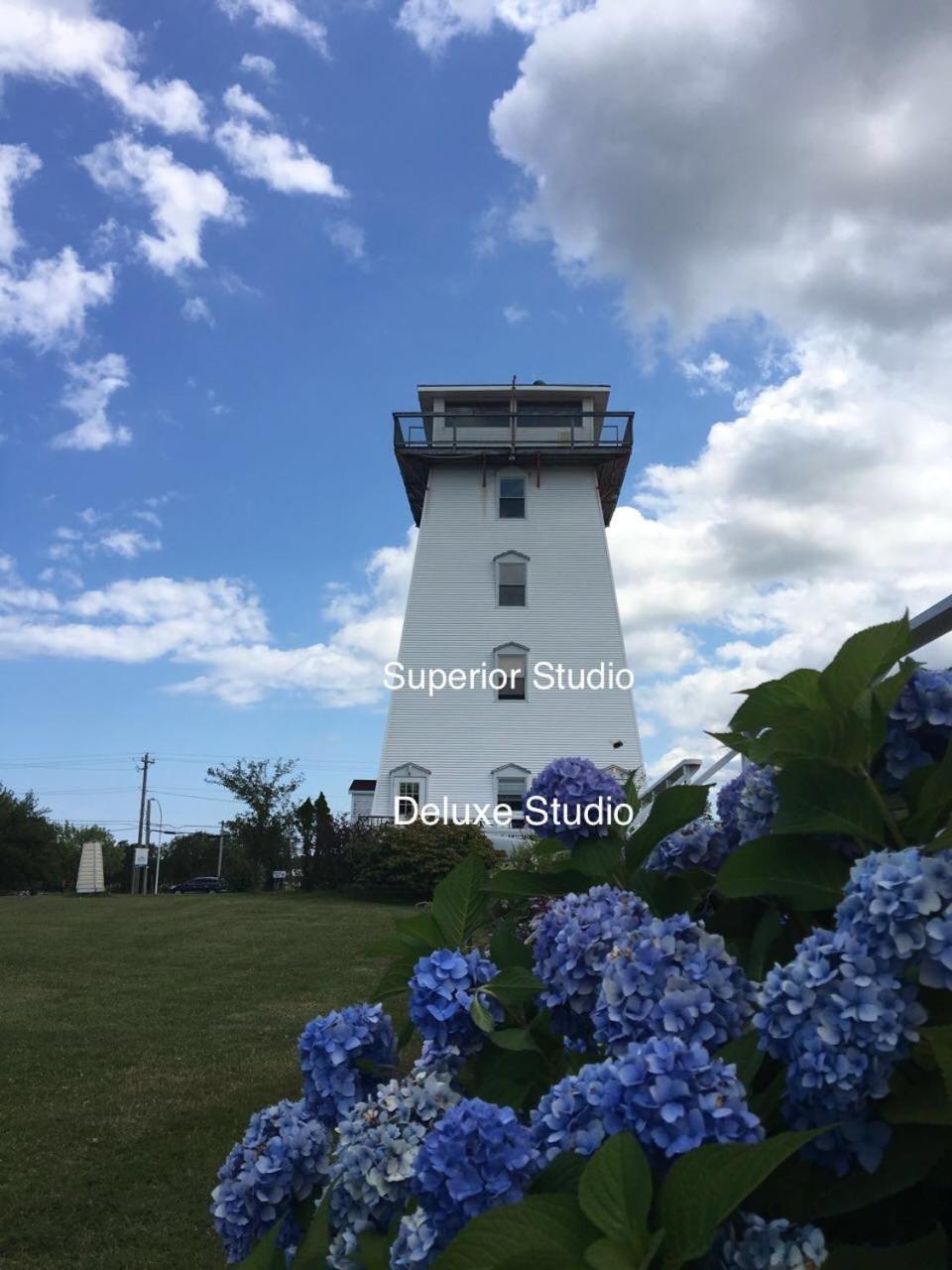 Baywatch Lighthouse Cottages & Motel