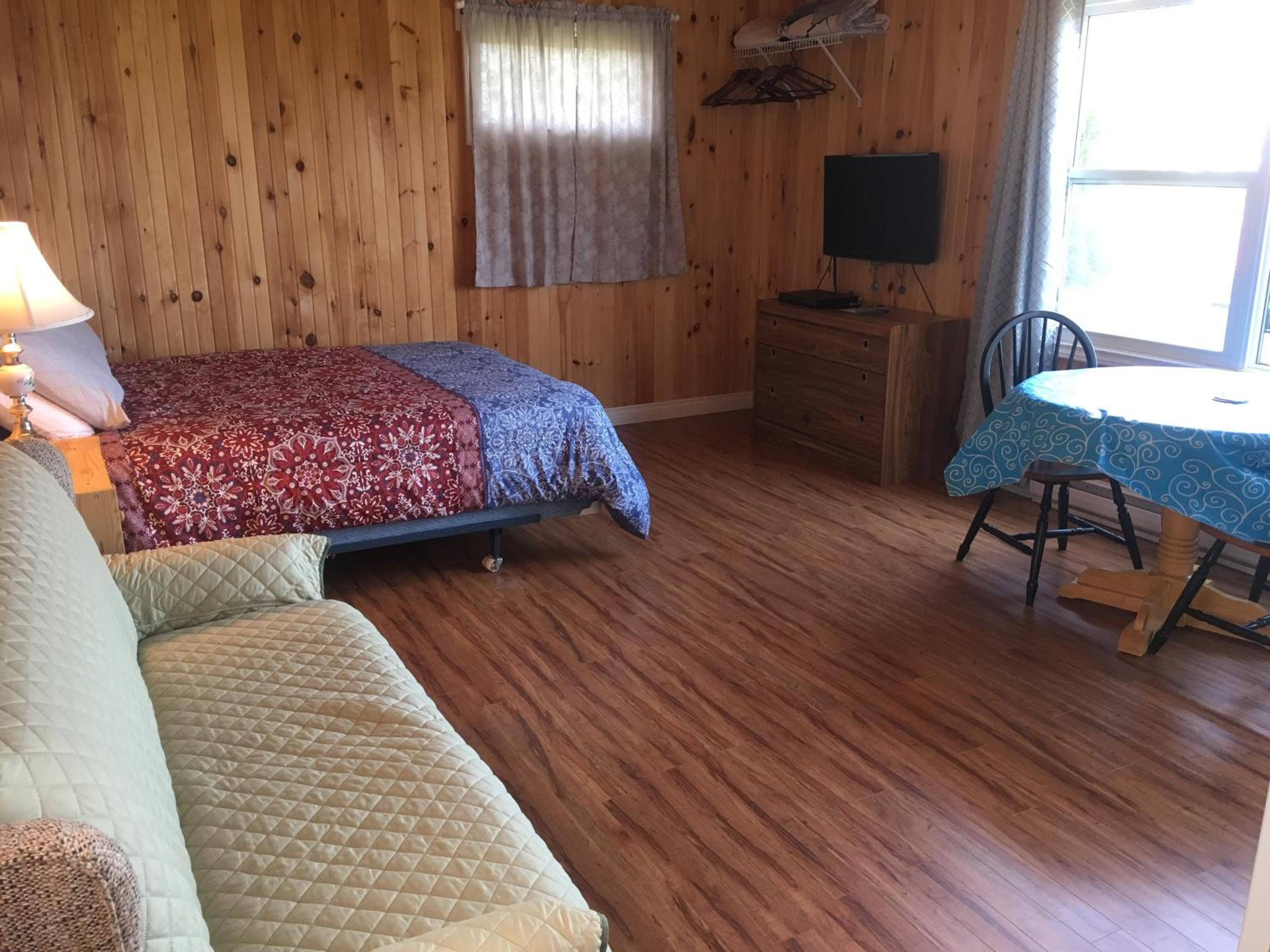 Baywatch Lighthouse Cottages & Motel