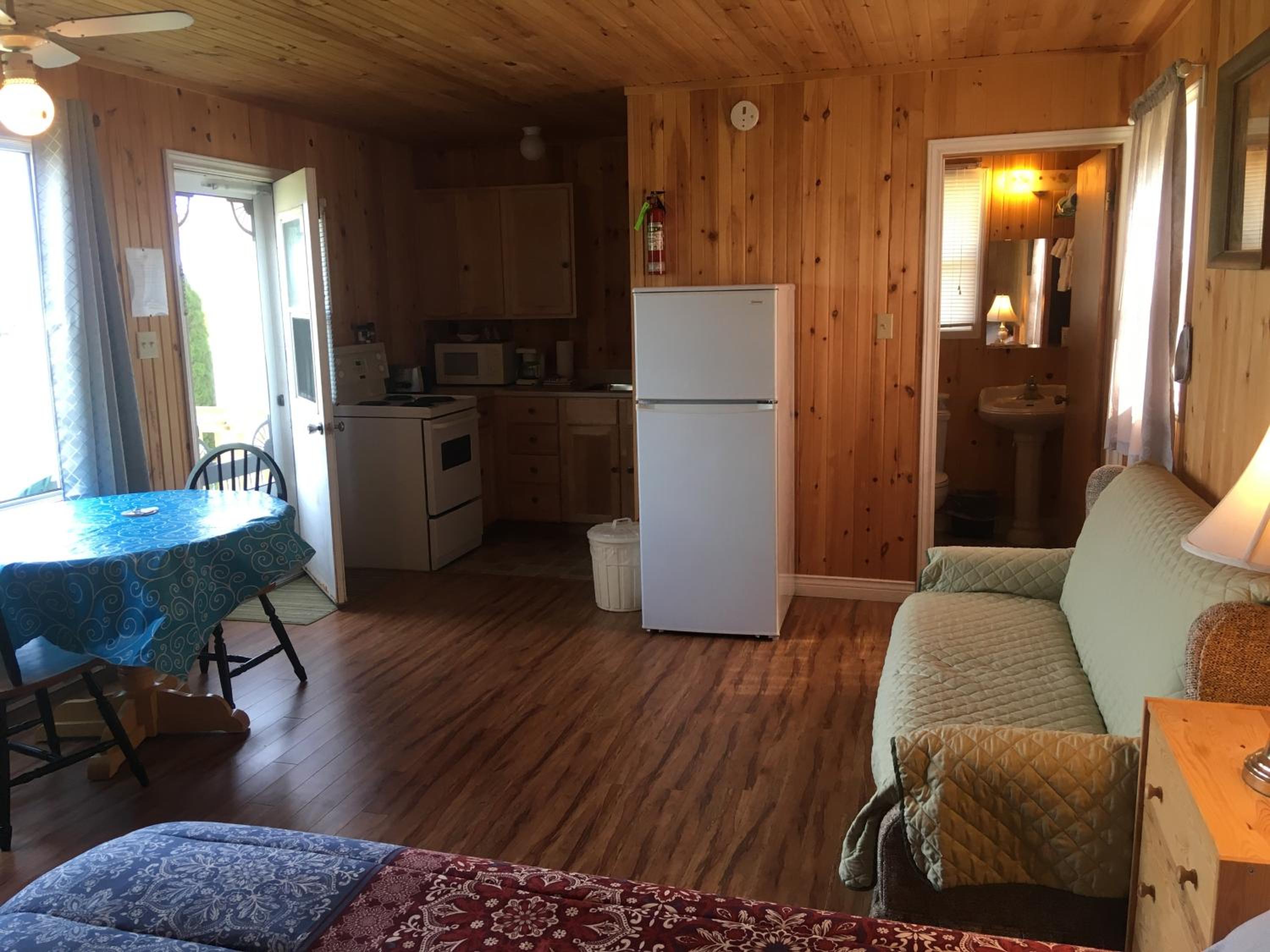 Baywatch Lighthouse Cottages & Motel
