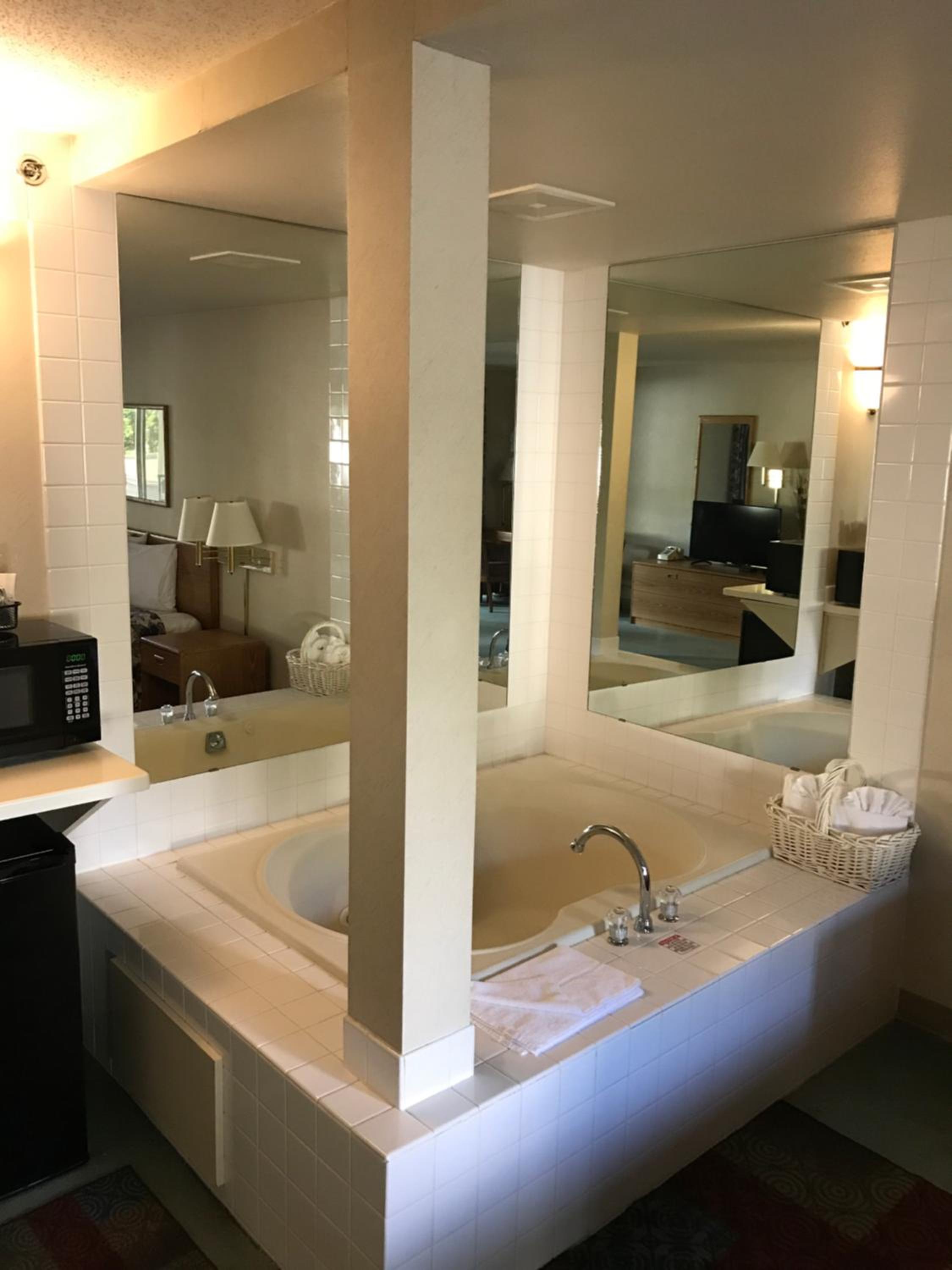 Econo Lodge Inn & Suites Oconto