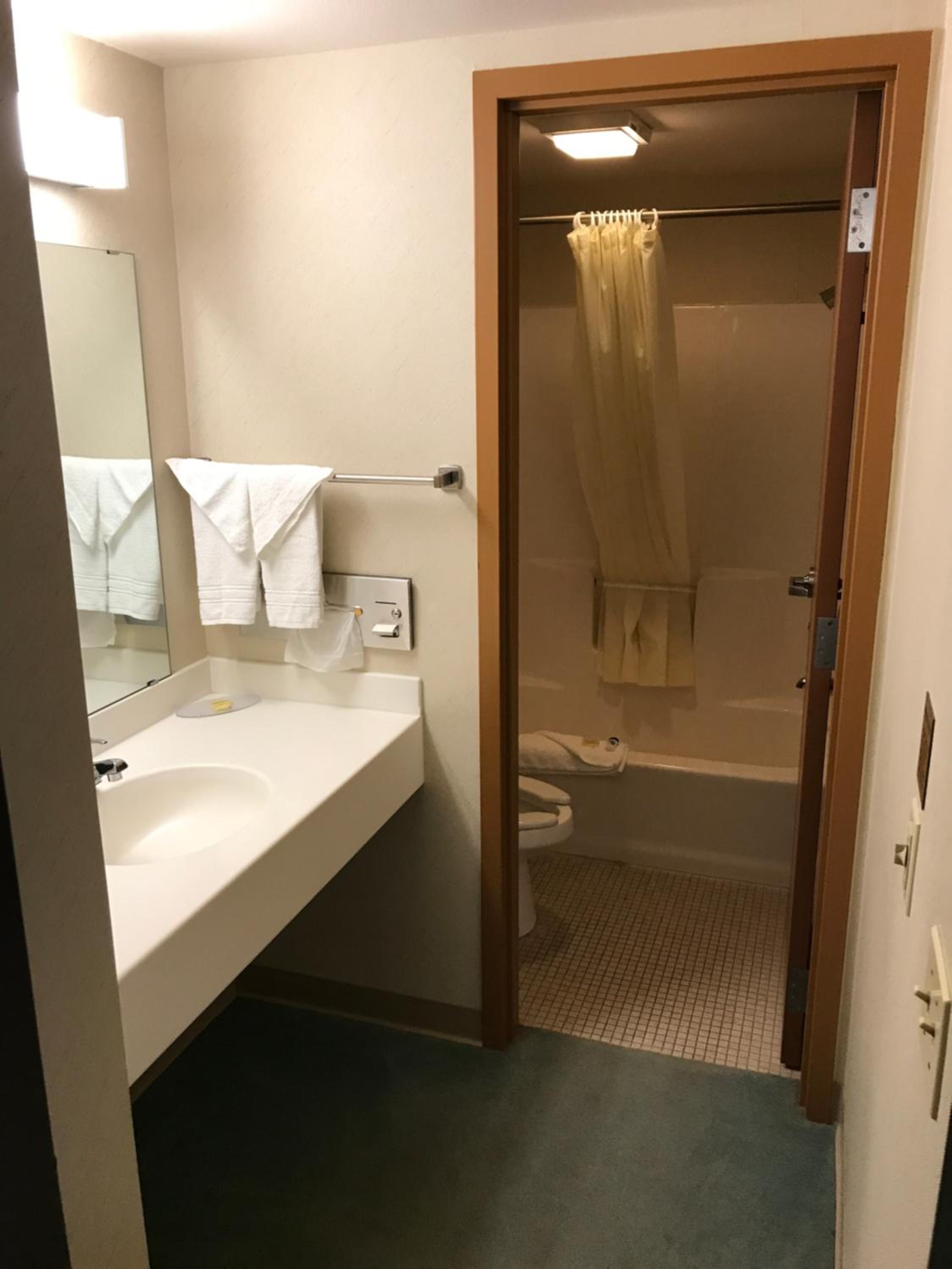 Econo Lodge Inn & Suites Oconto