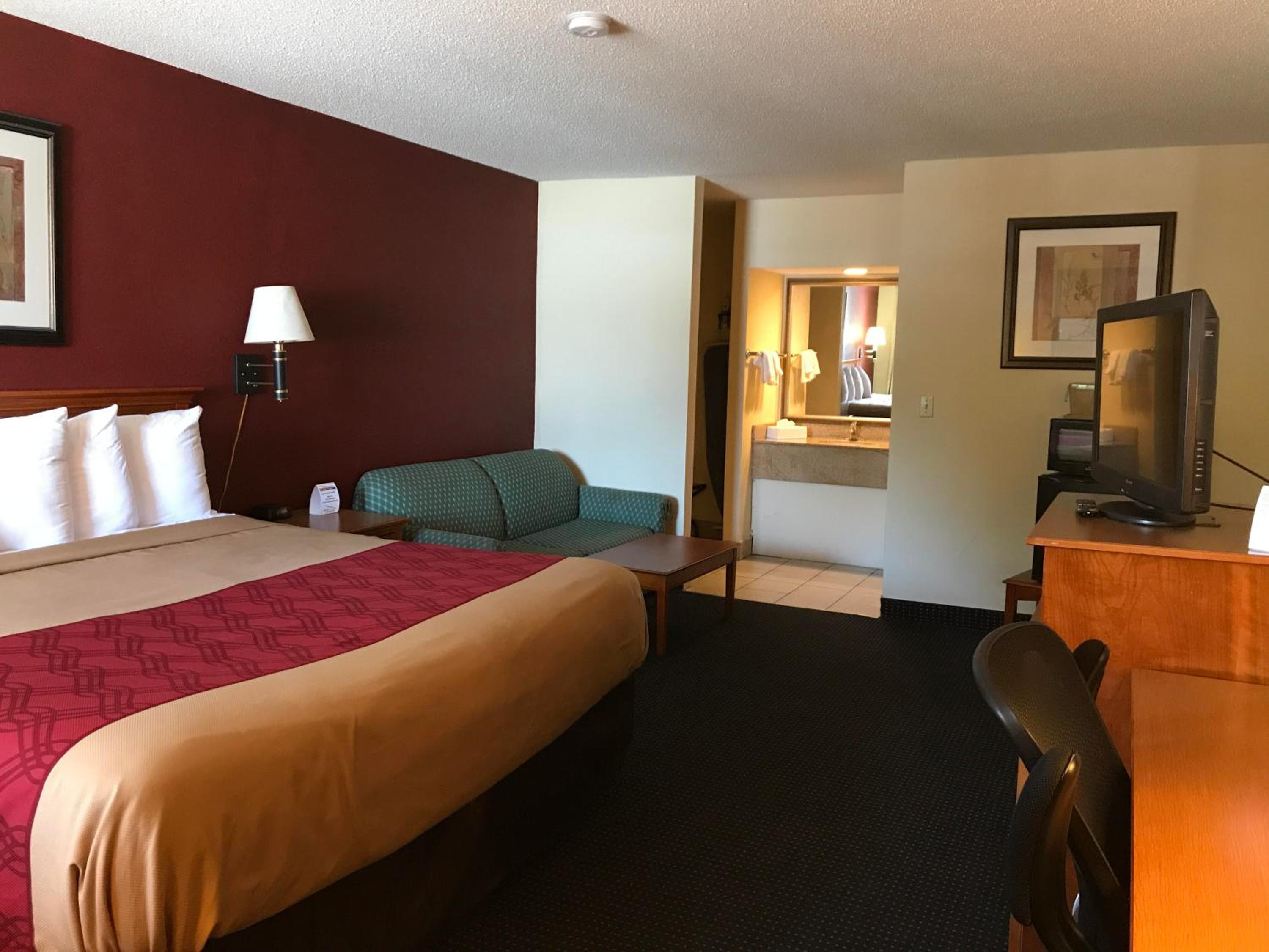 Norwalk CA Vacations - Red Carpet Inn Norwalk - Property Image 7