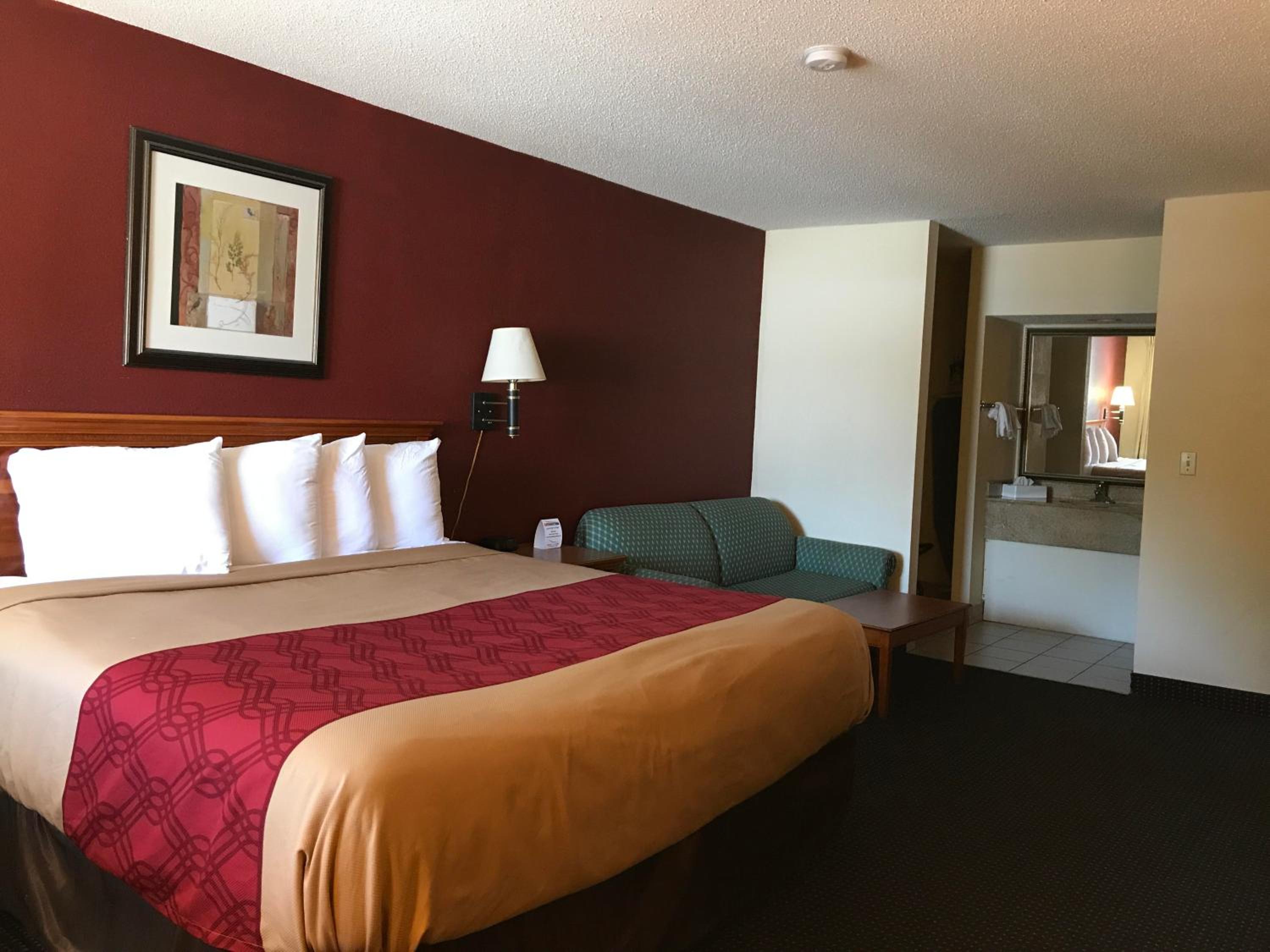 Norwalk CA Vacations - Red Carpet Inn Norwalk - Property Image 6