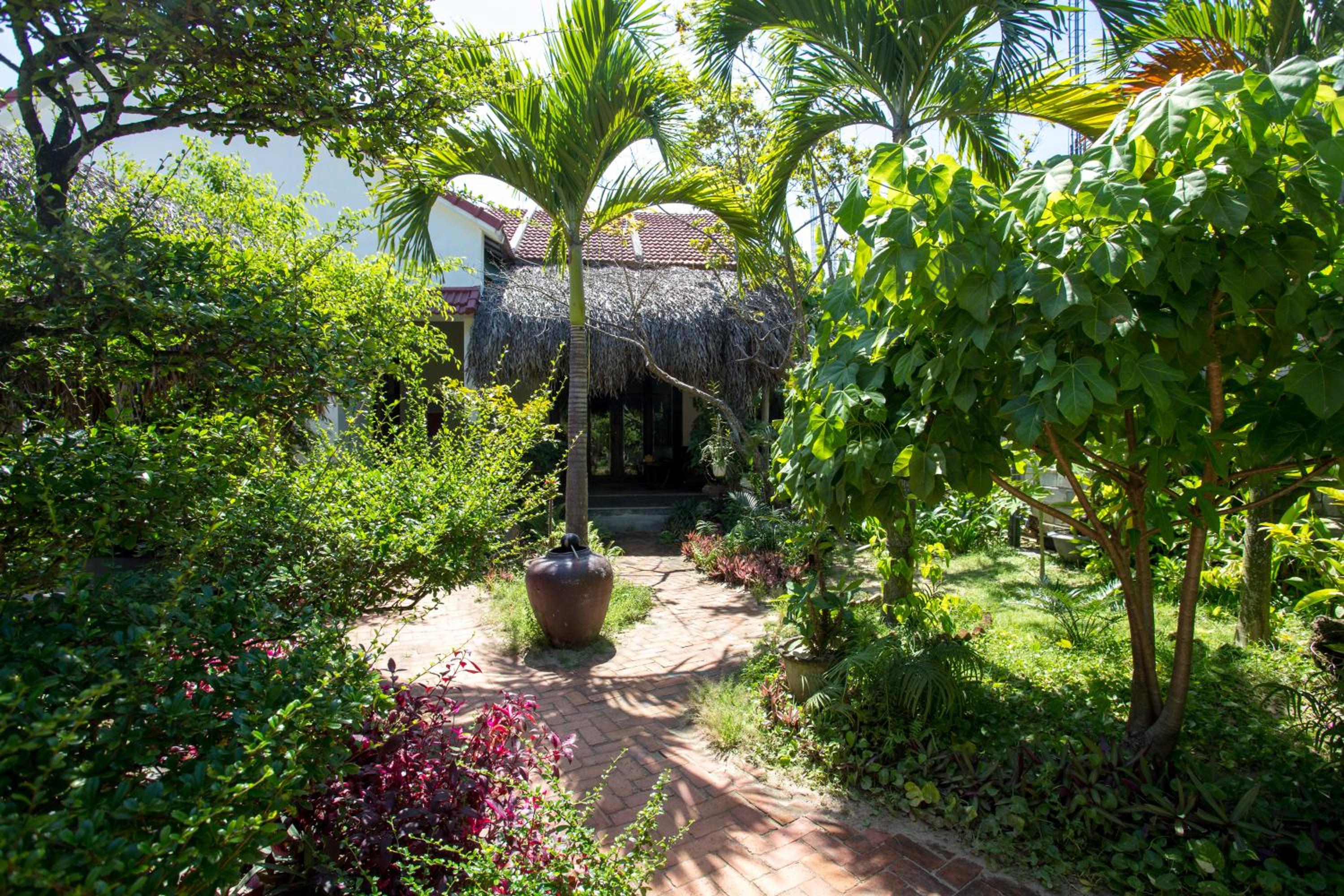 Red Flower Cottages Homestay