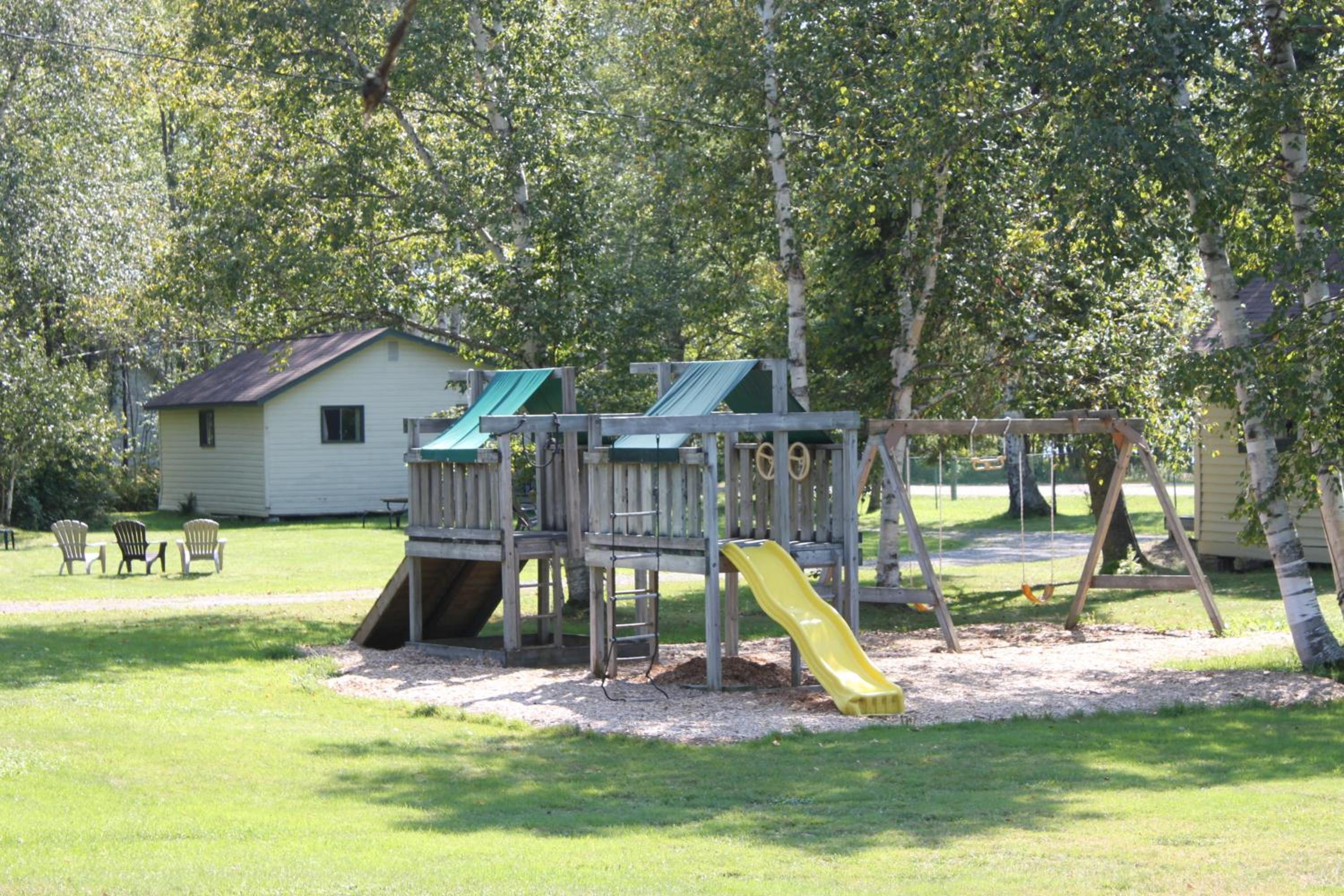Colonial Bay Motel and Cottages