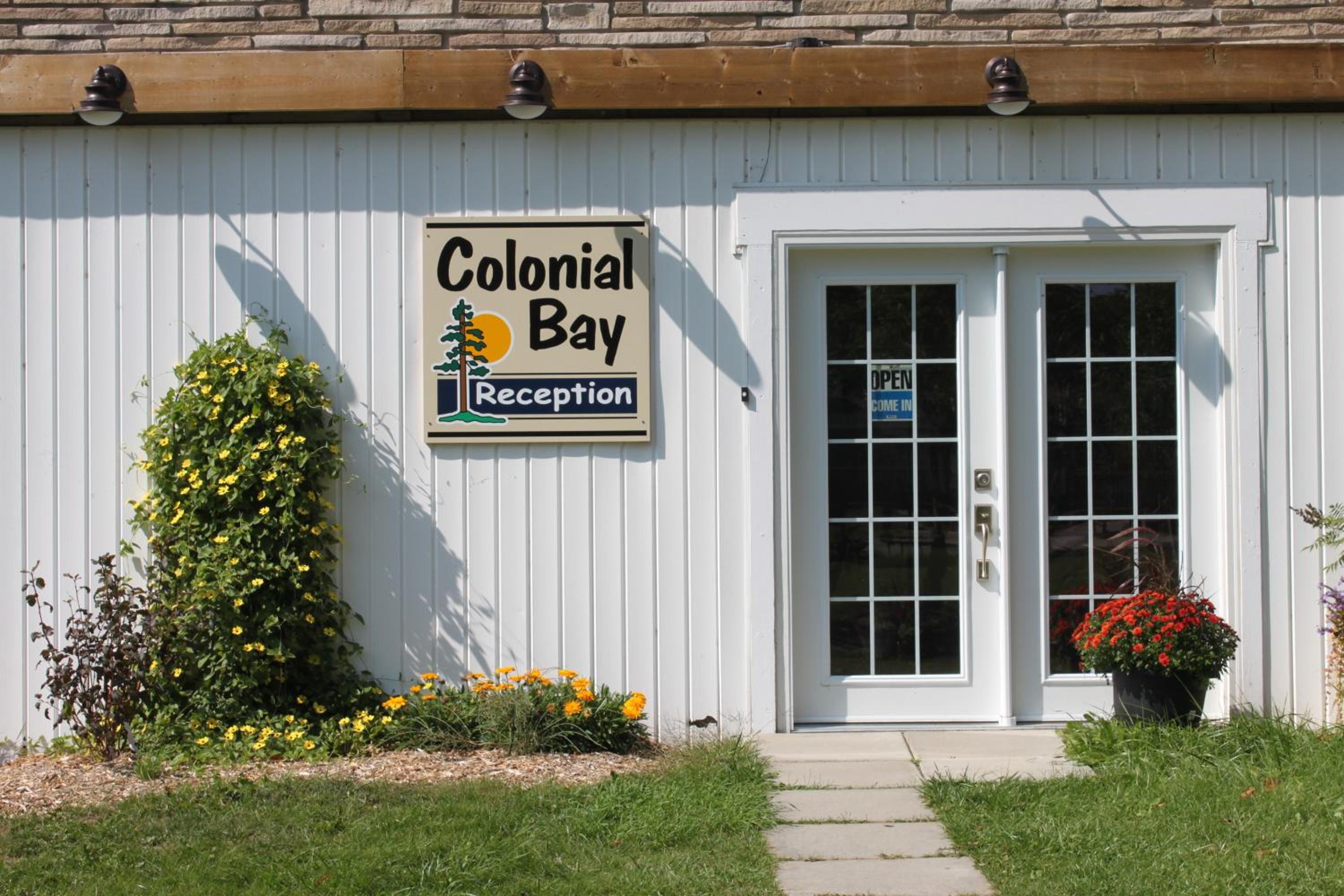 Colonial Bay Motel and Cottages