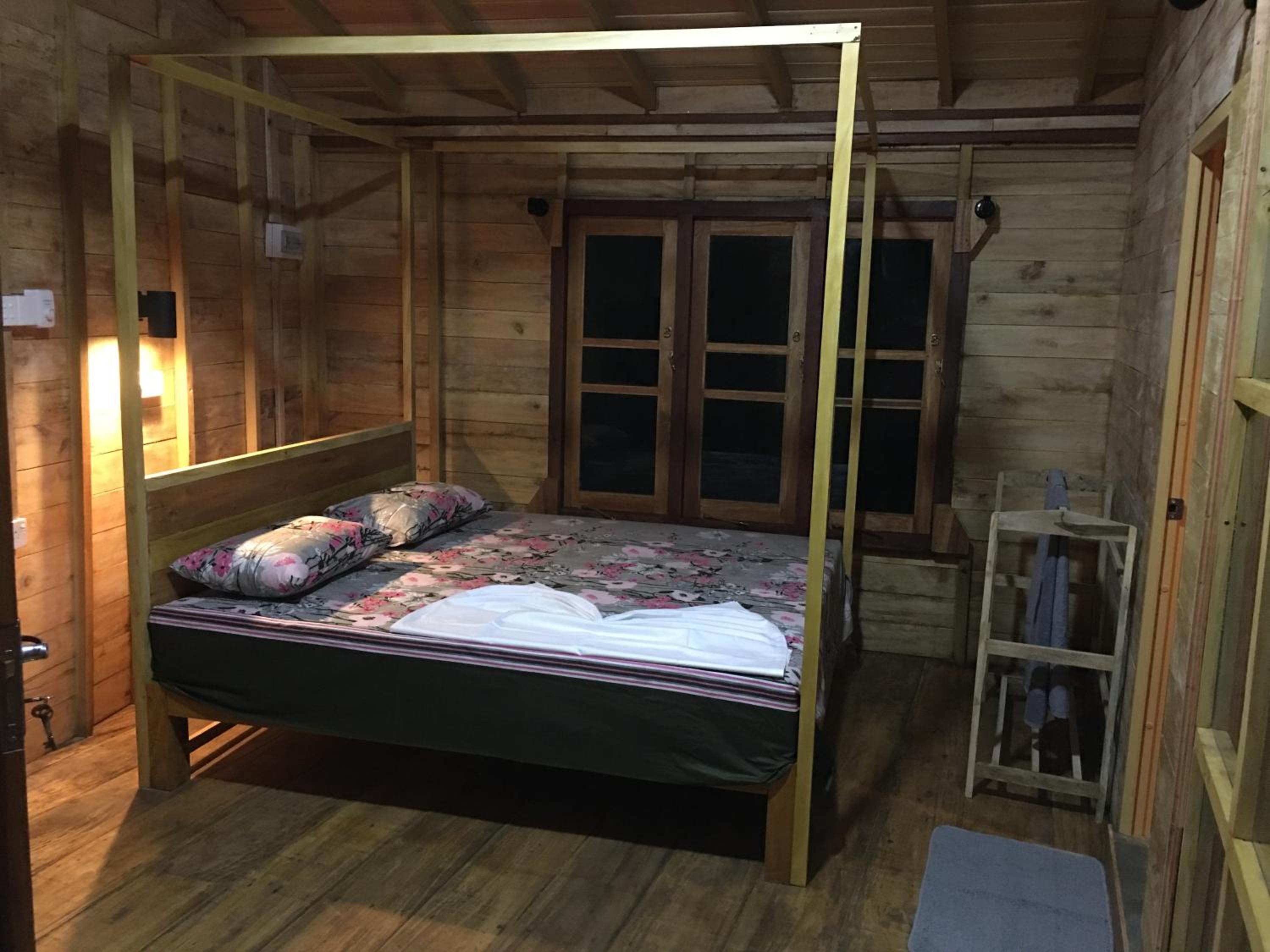 Seasons Four Eco Friendly Treehouse view 3