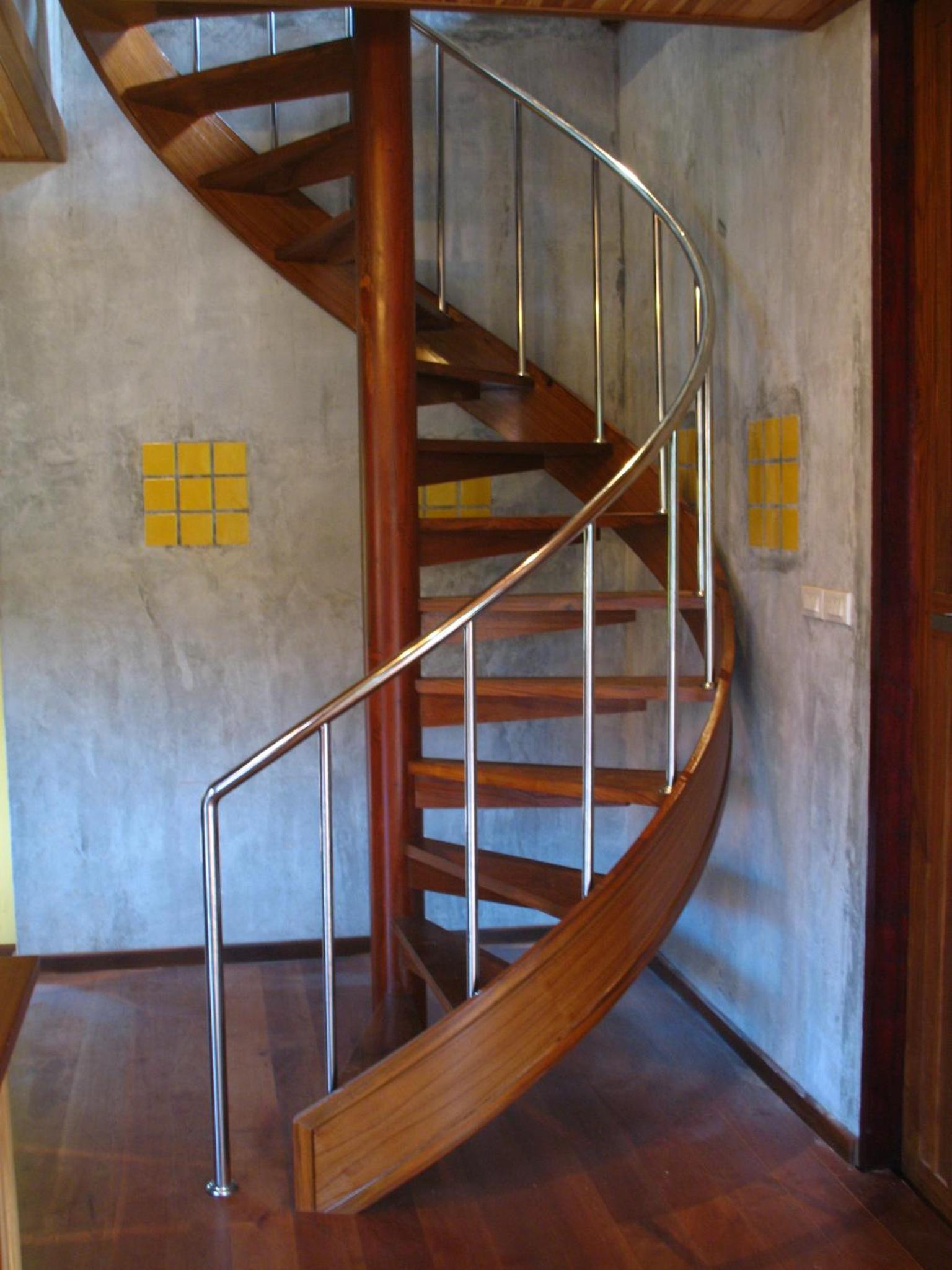 Baan Banyan Villa, wood house short walk to Mae Nam beach