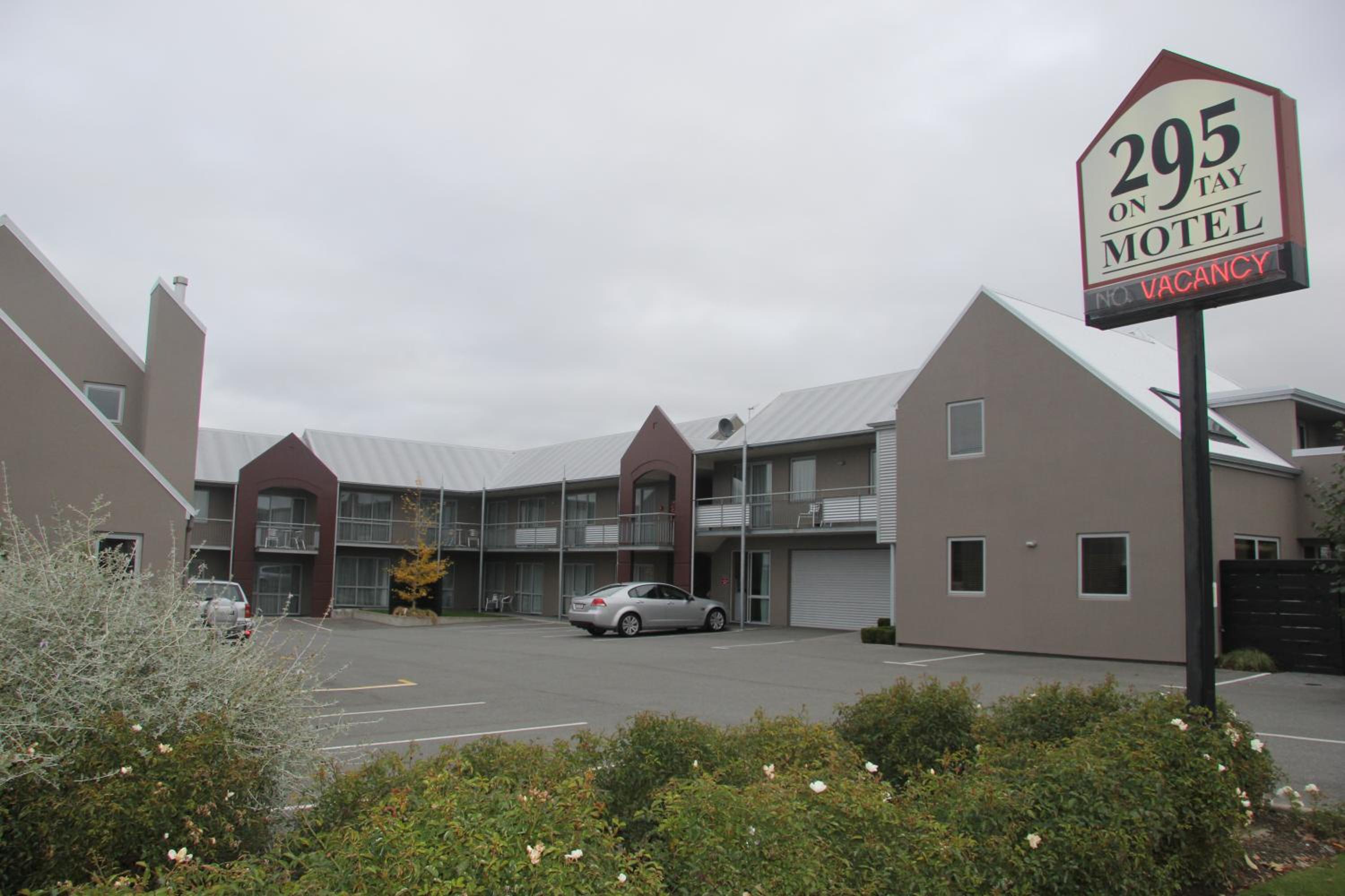 Shelby Motor Lodge