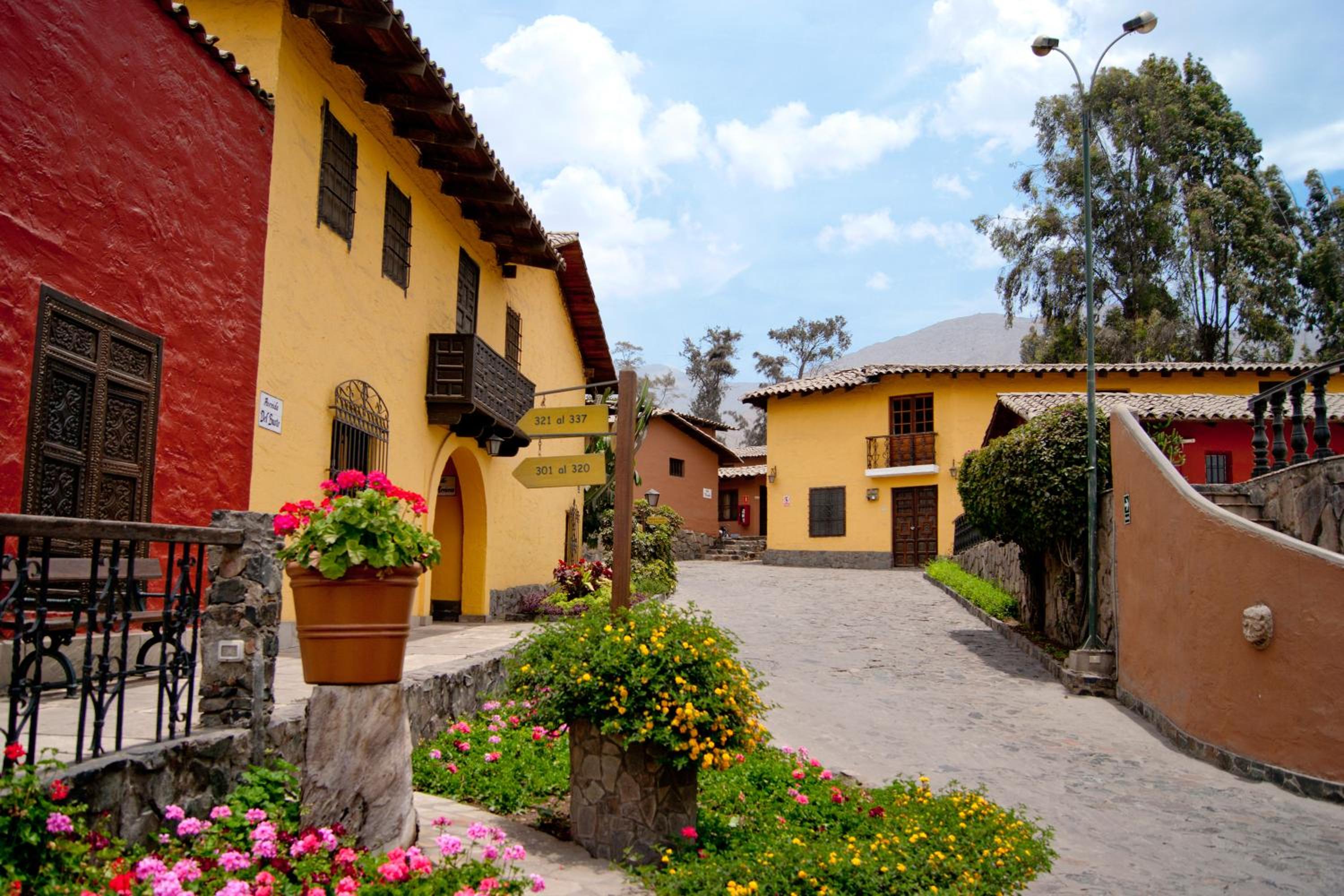 Decameron El Pueblo